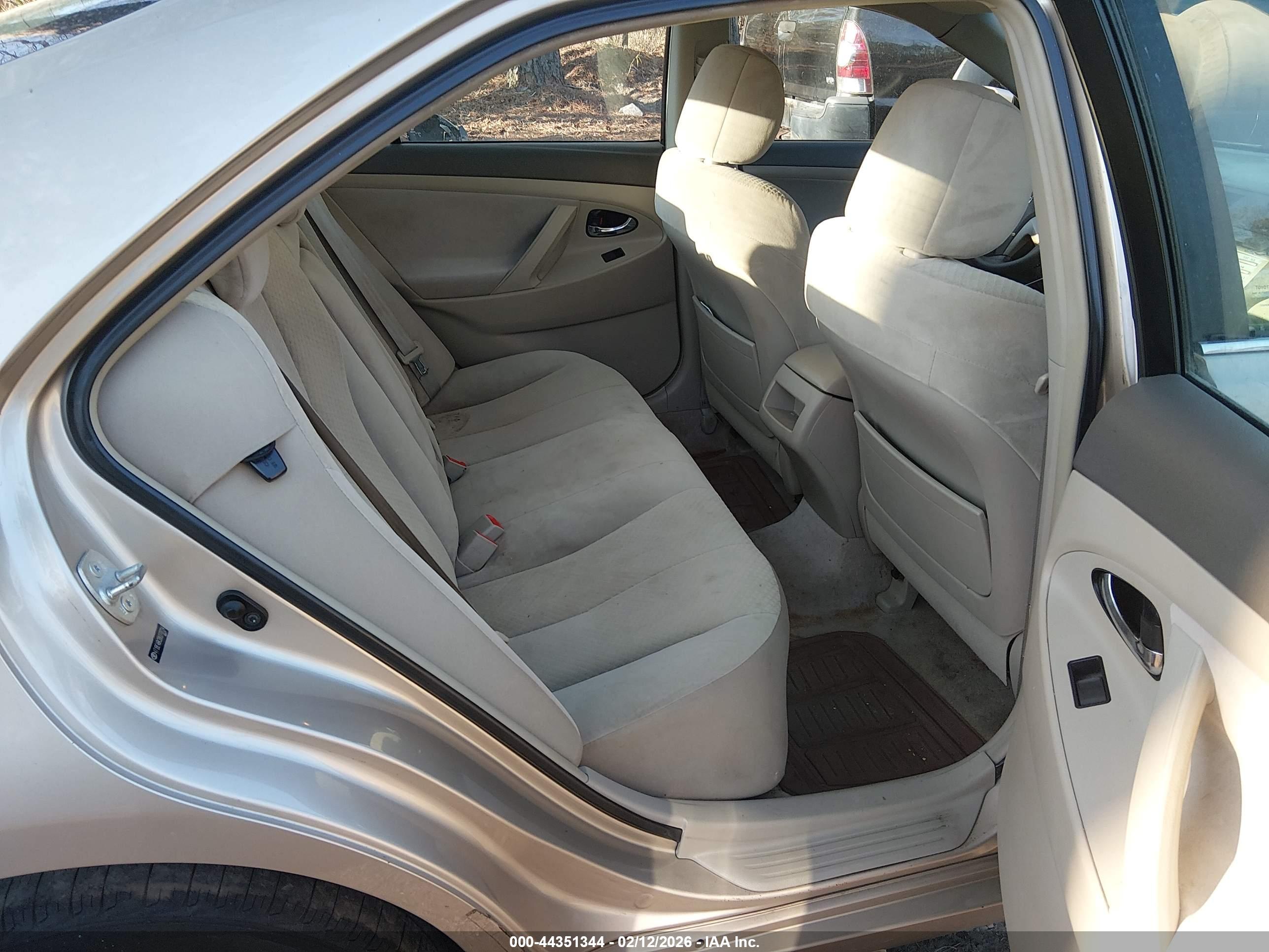 TOYOTA CAMRY image 8