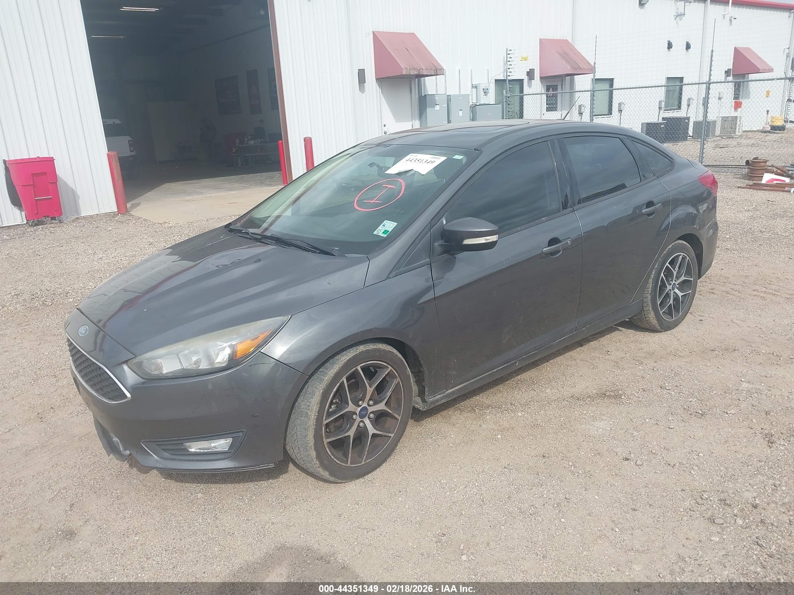 FORD FOCUS image 2