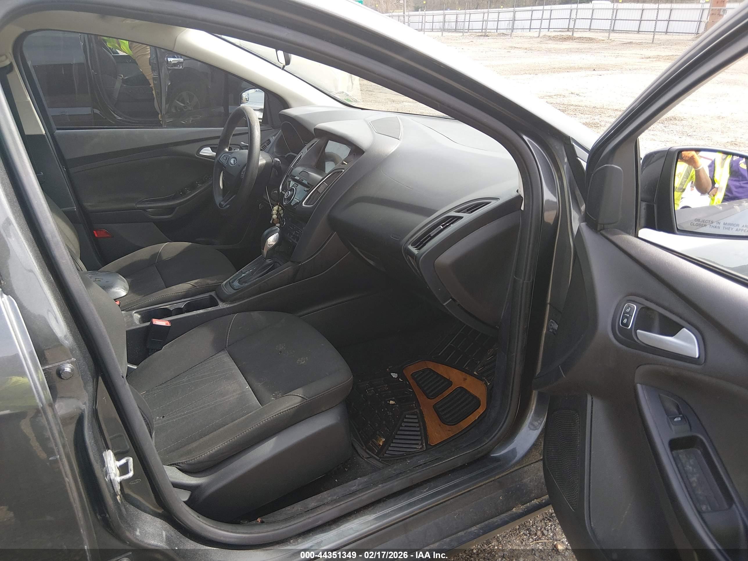 FORD FOCUS image 5