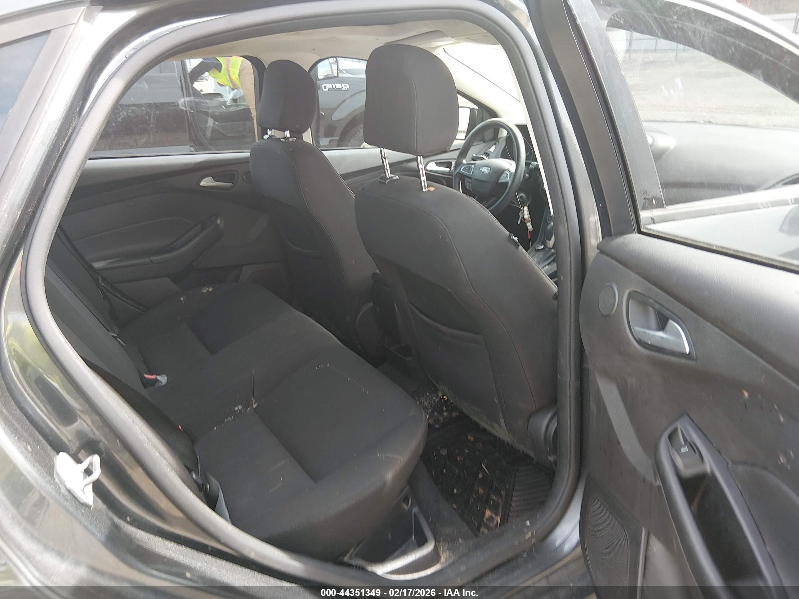 FORD FOCUS image 8