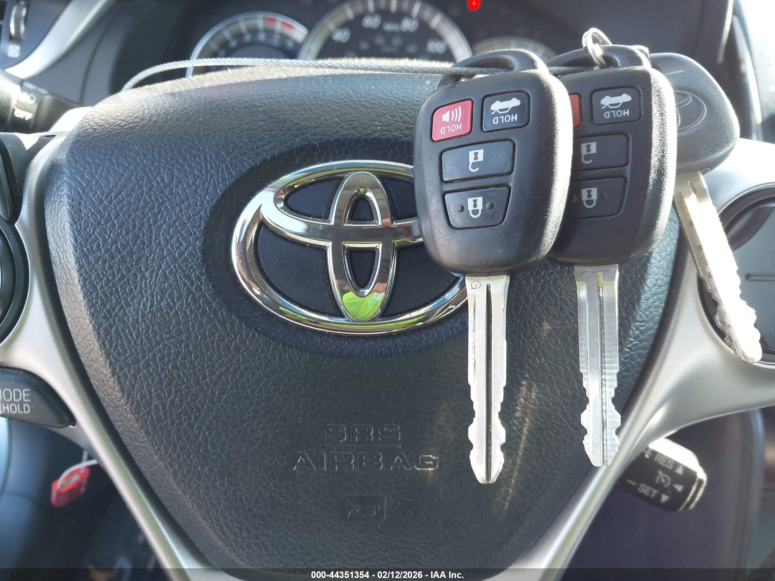 TOYOTA CAMRY image 11