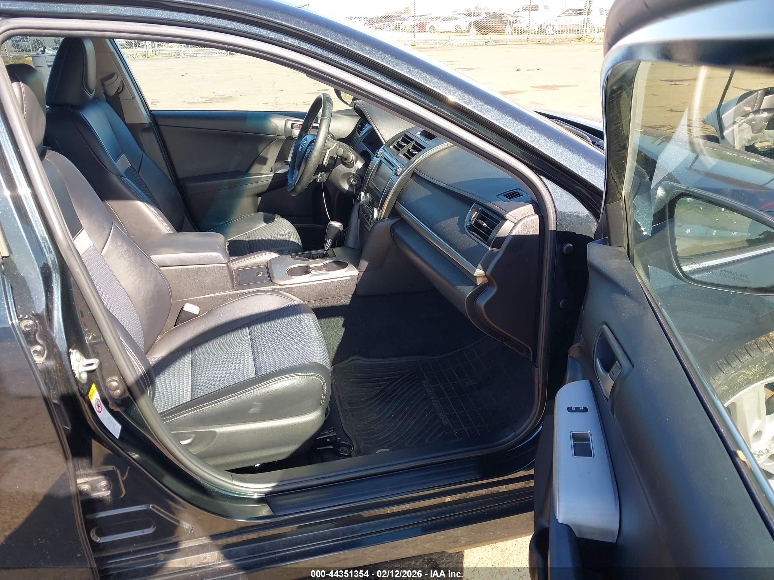 TOYOTA CAMRY image 5