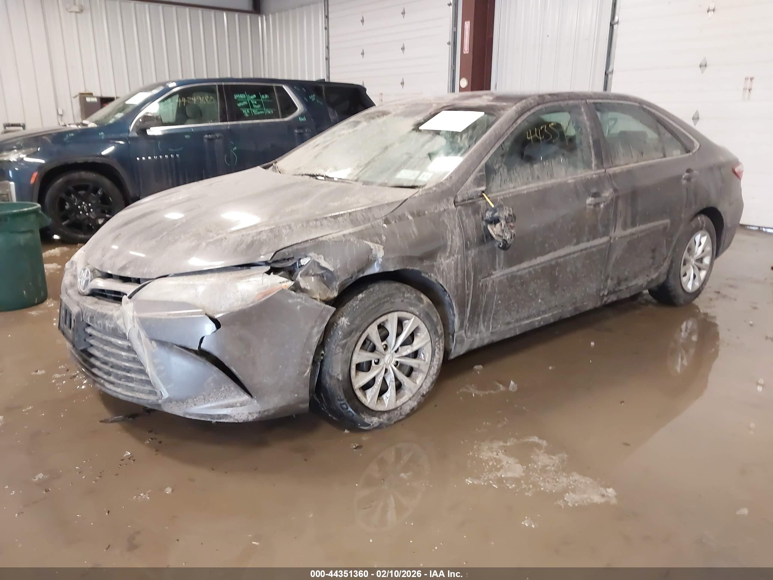 TOYOTA CAMRY image 2