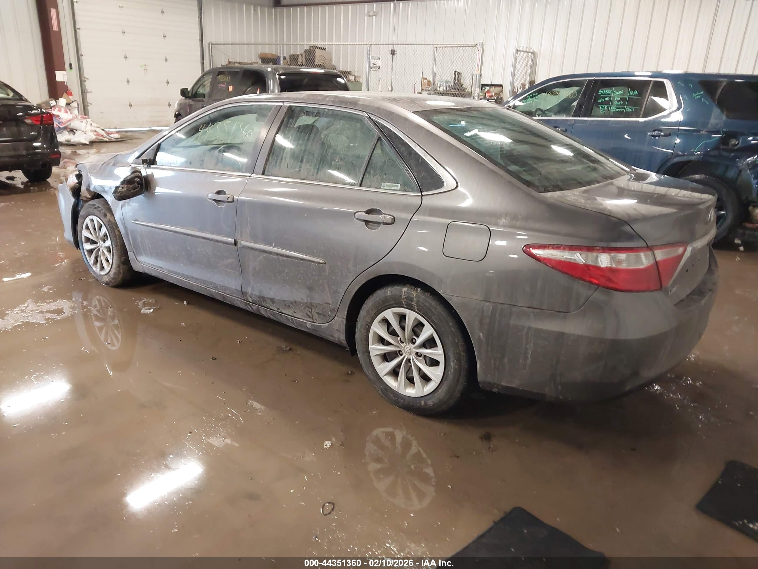 TOYOTA CAMRY image 3
