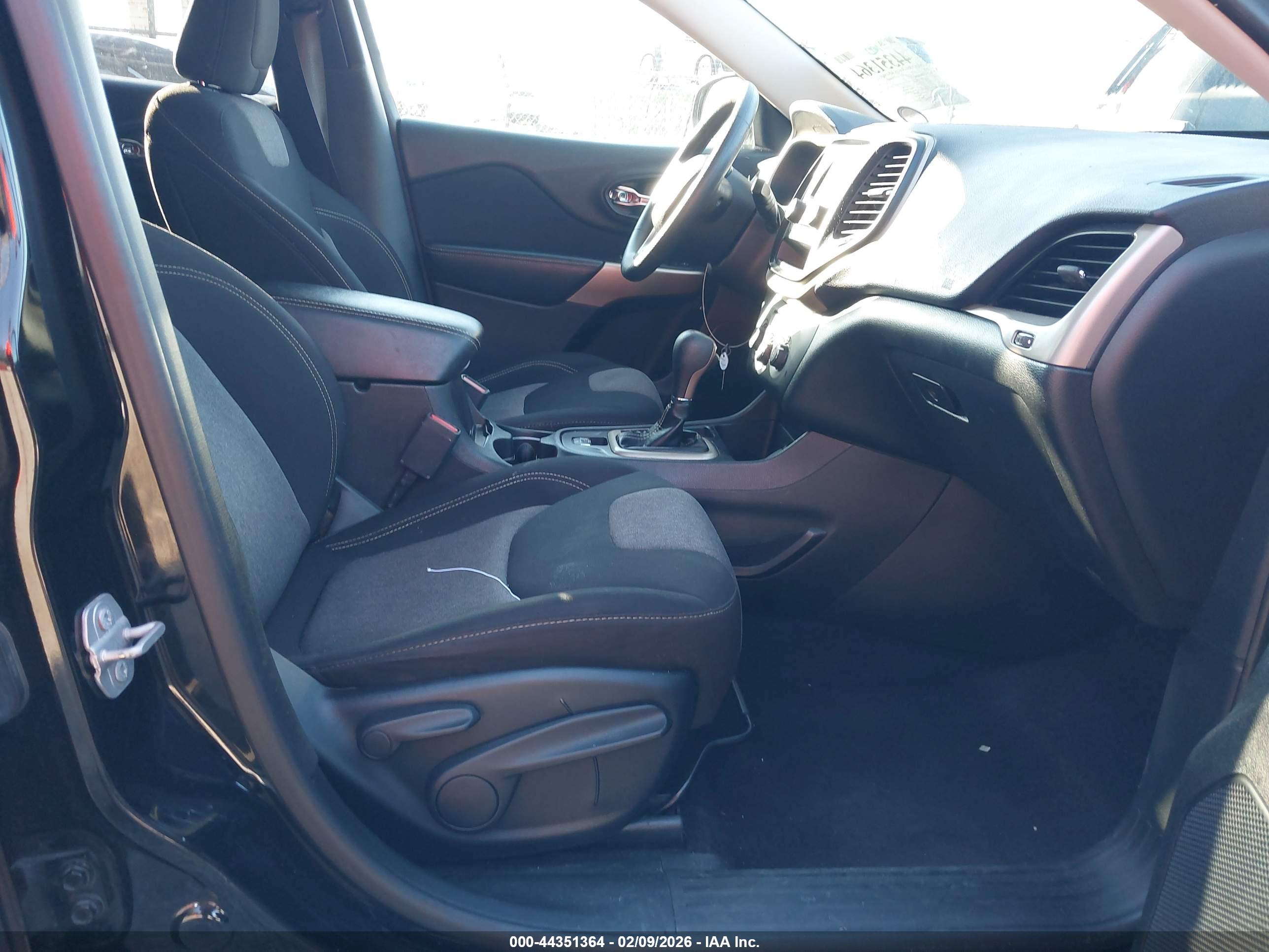 JEEP CHEROKEE image 5