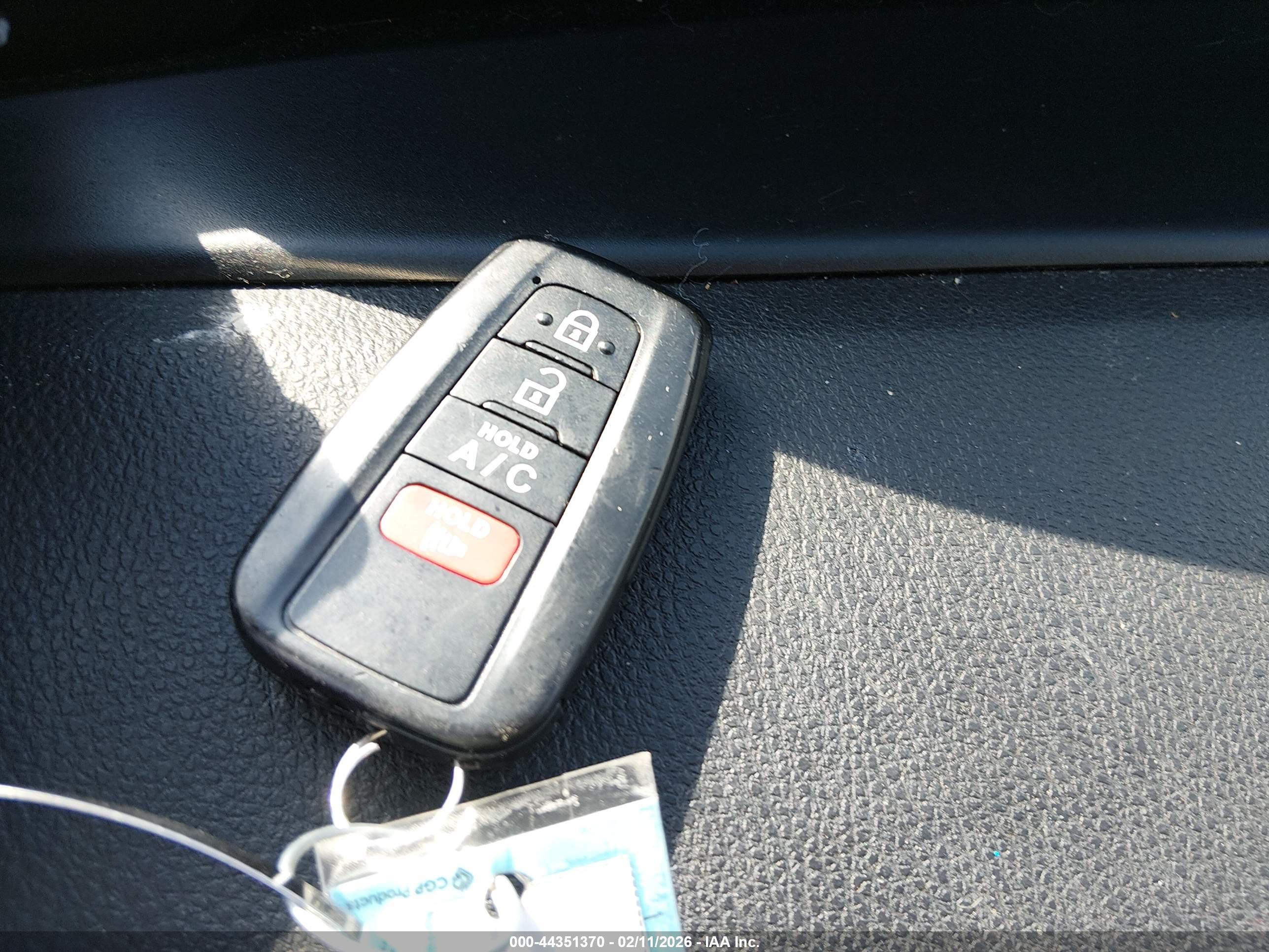 TOYOTA PRIUS image 11