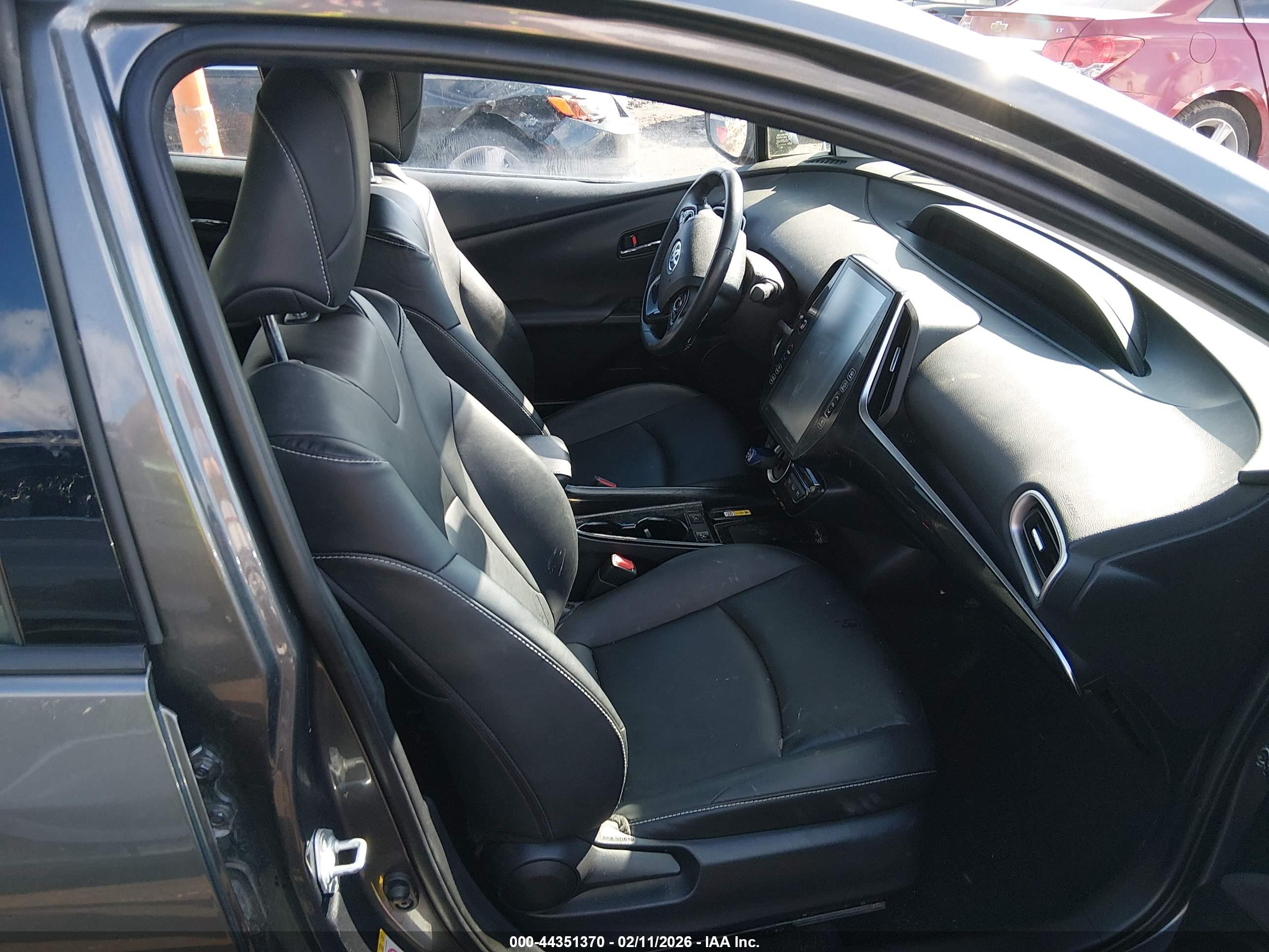 TOYOTA PRIUS image 5