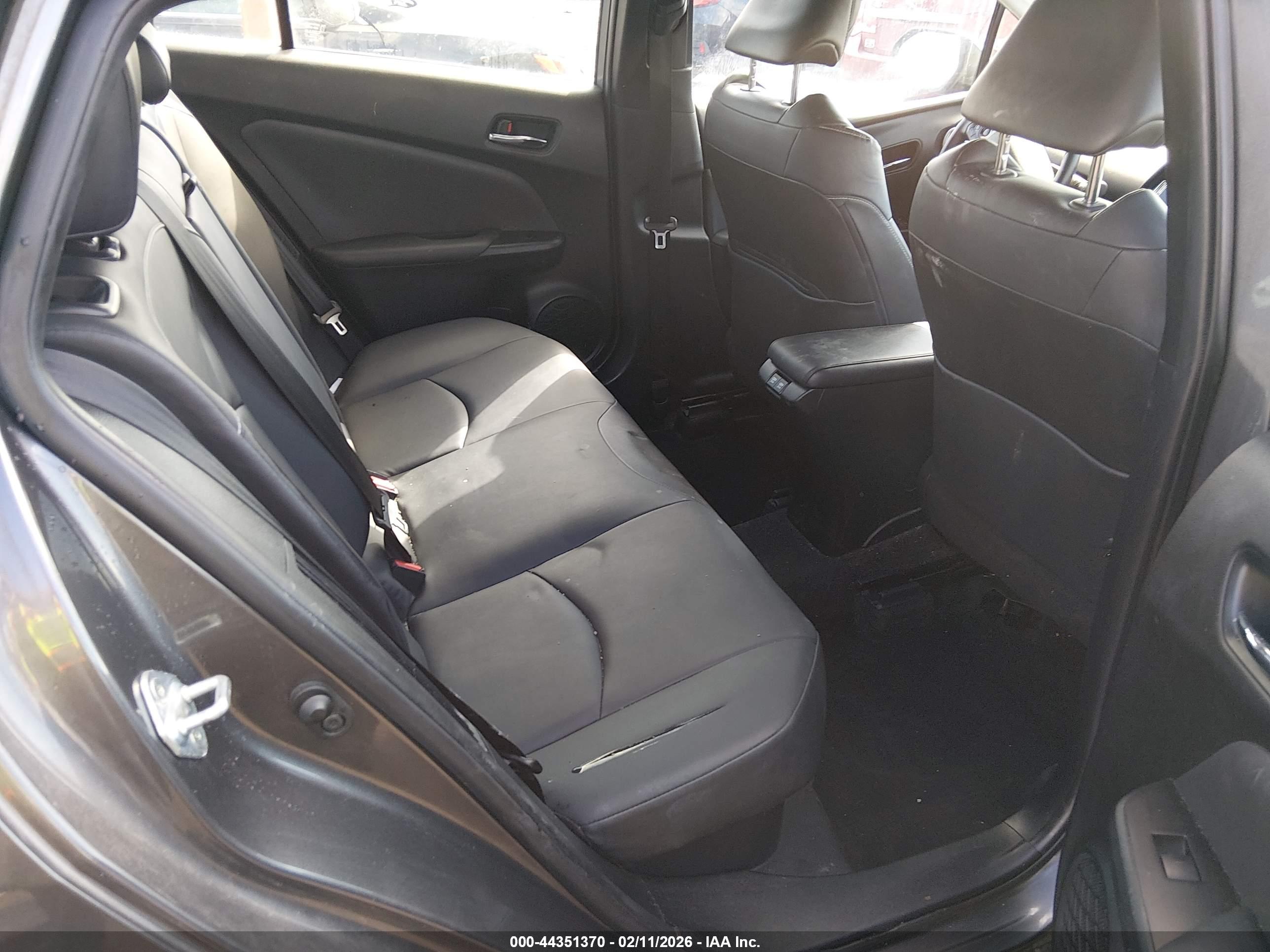 TOYOTA PRIUS image 8