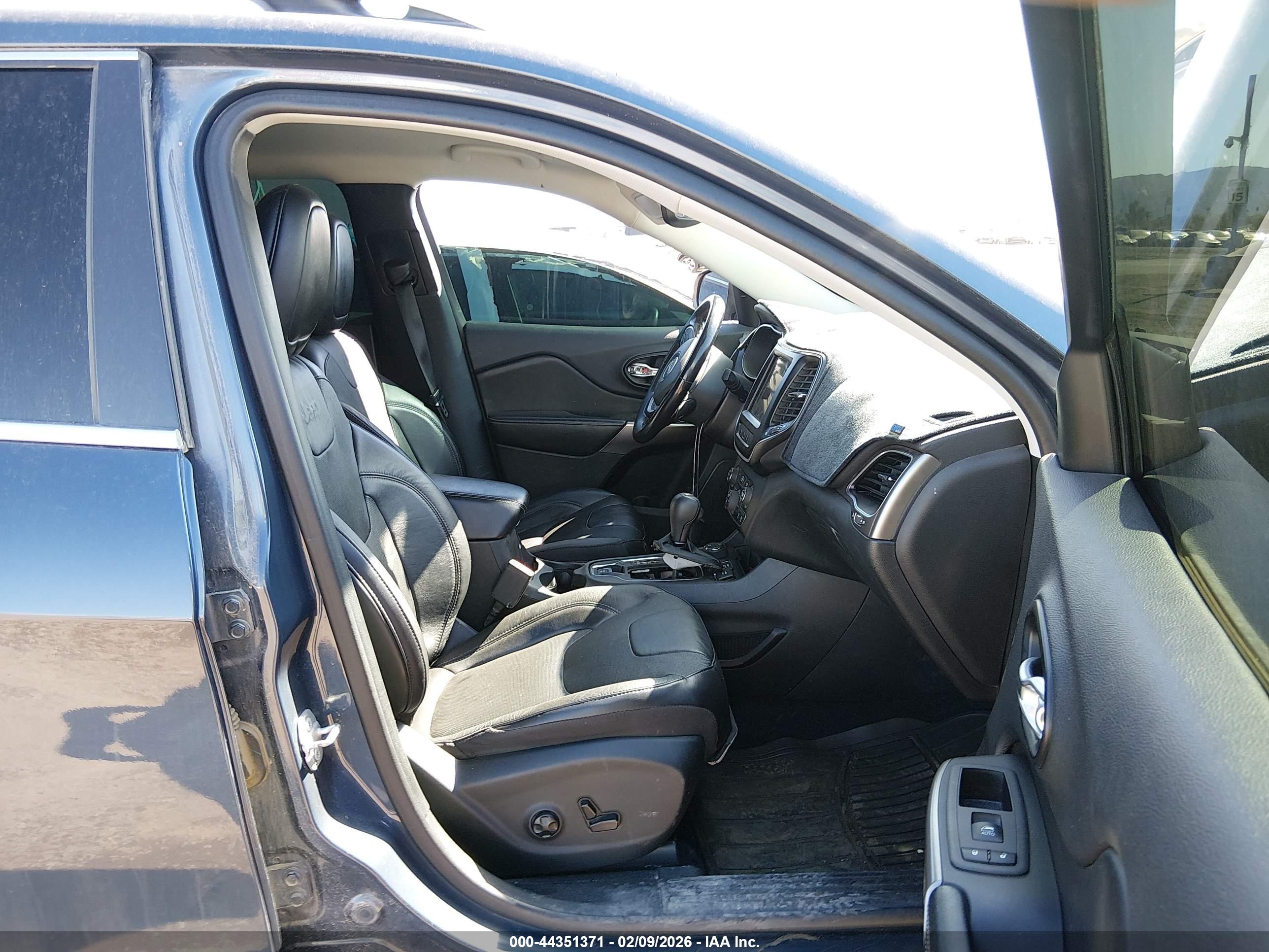 JEEP CHEROKEE image 5
