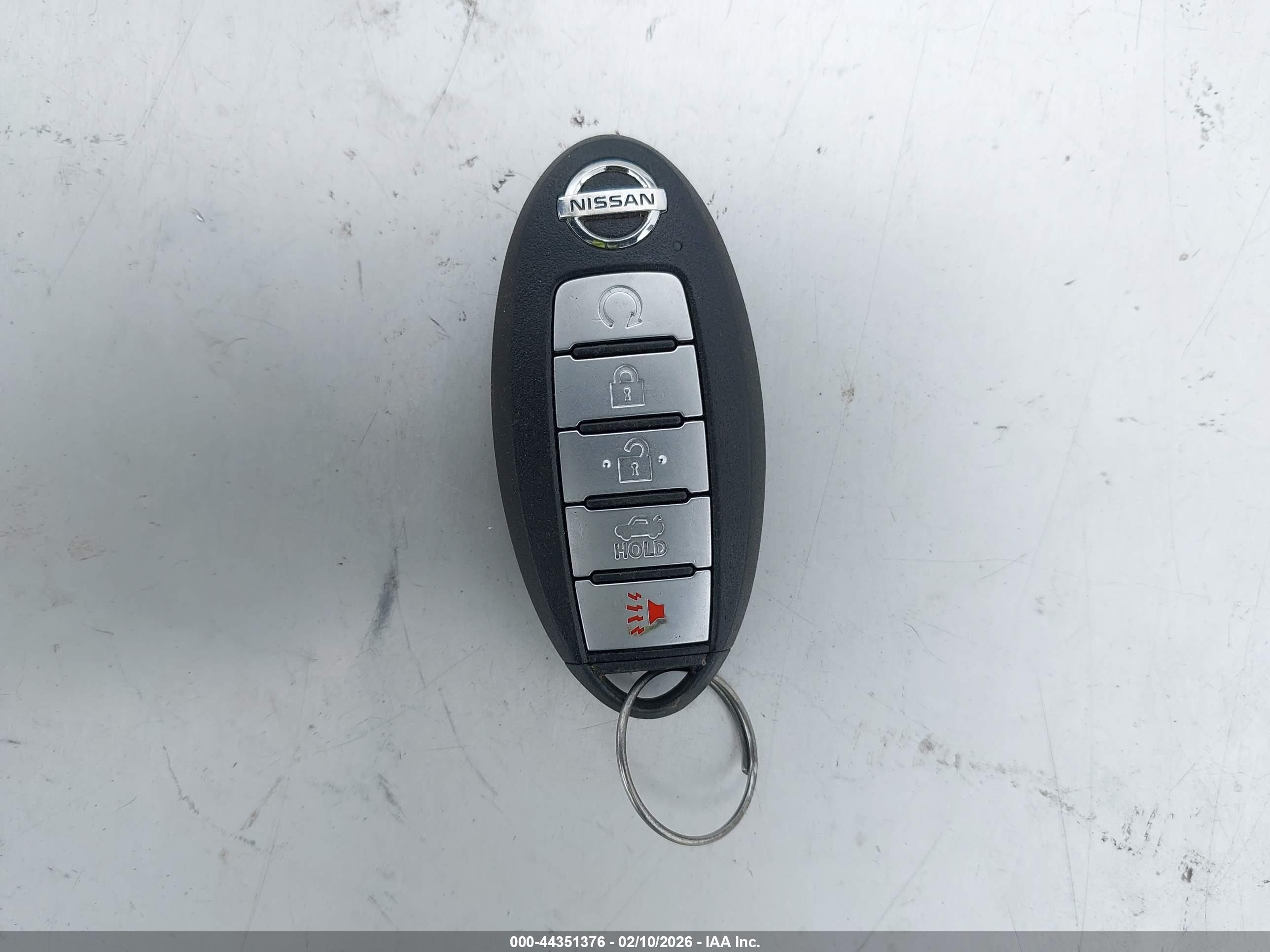 NISSAN VERSA image 11