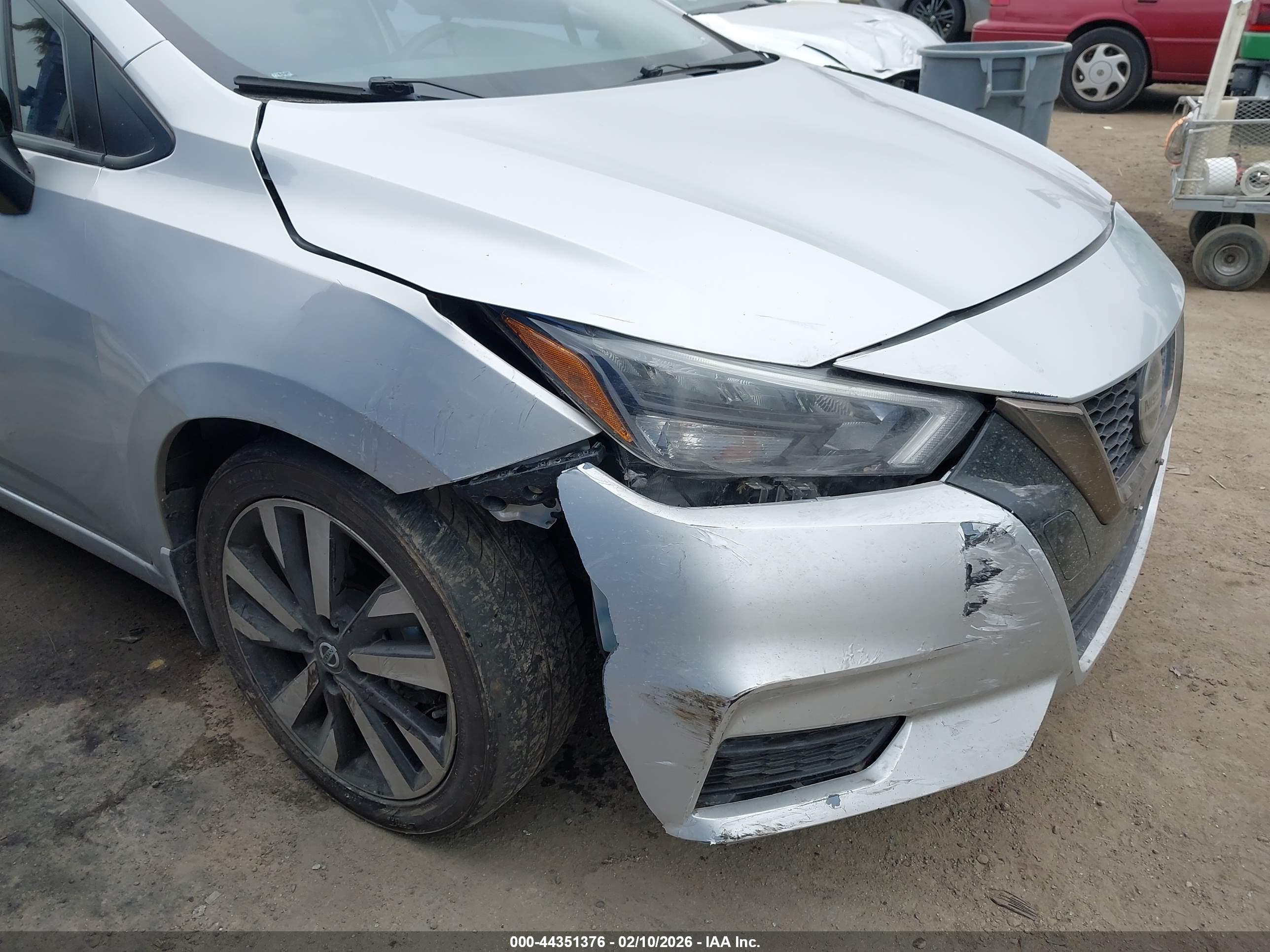 NISSAN VERSA image 6