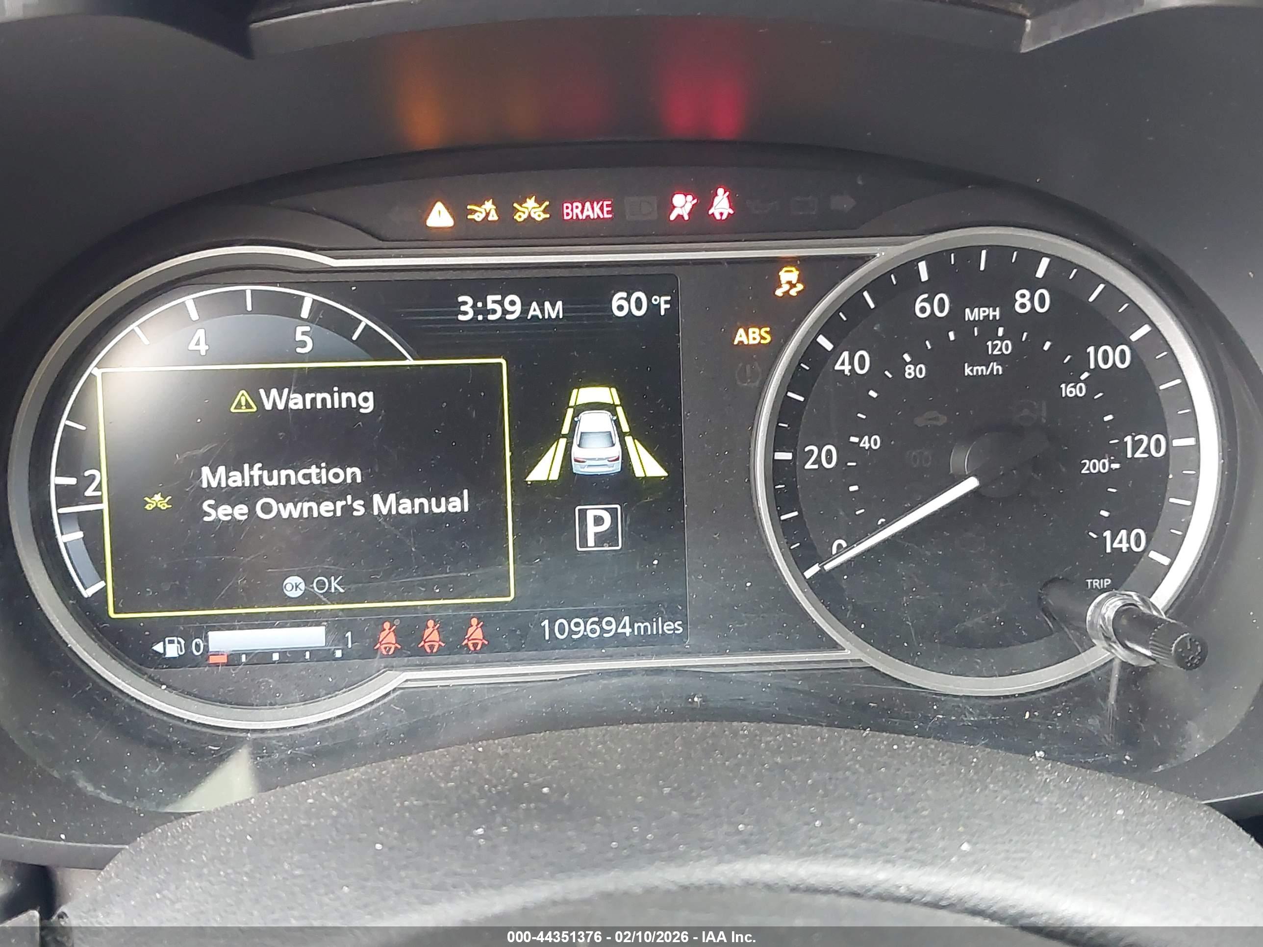NISSAN VERSA image 7