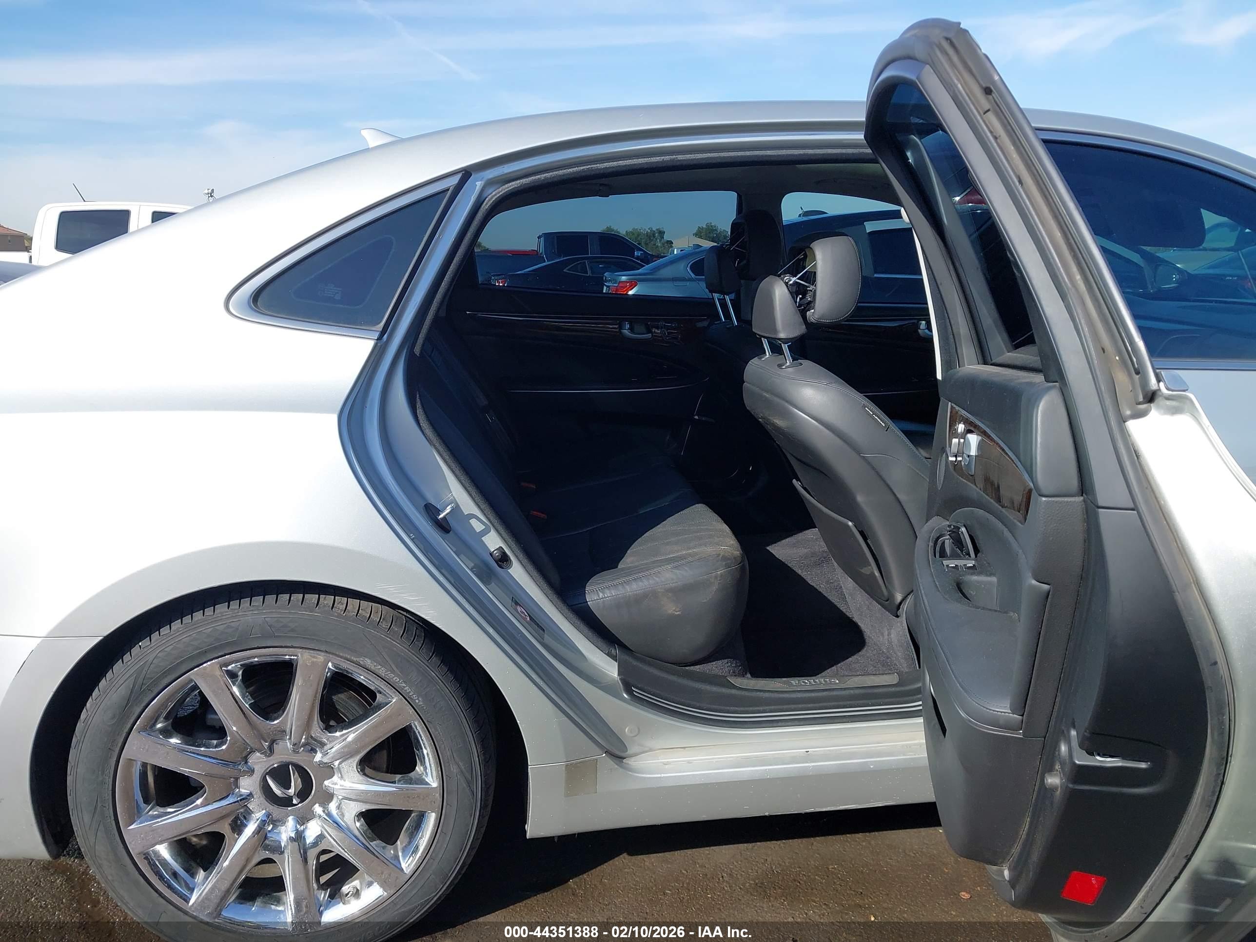 HYUNDAI EQUUS image 8