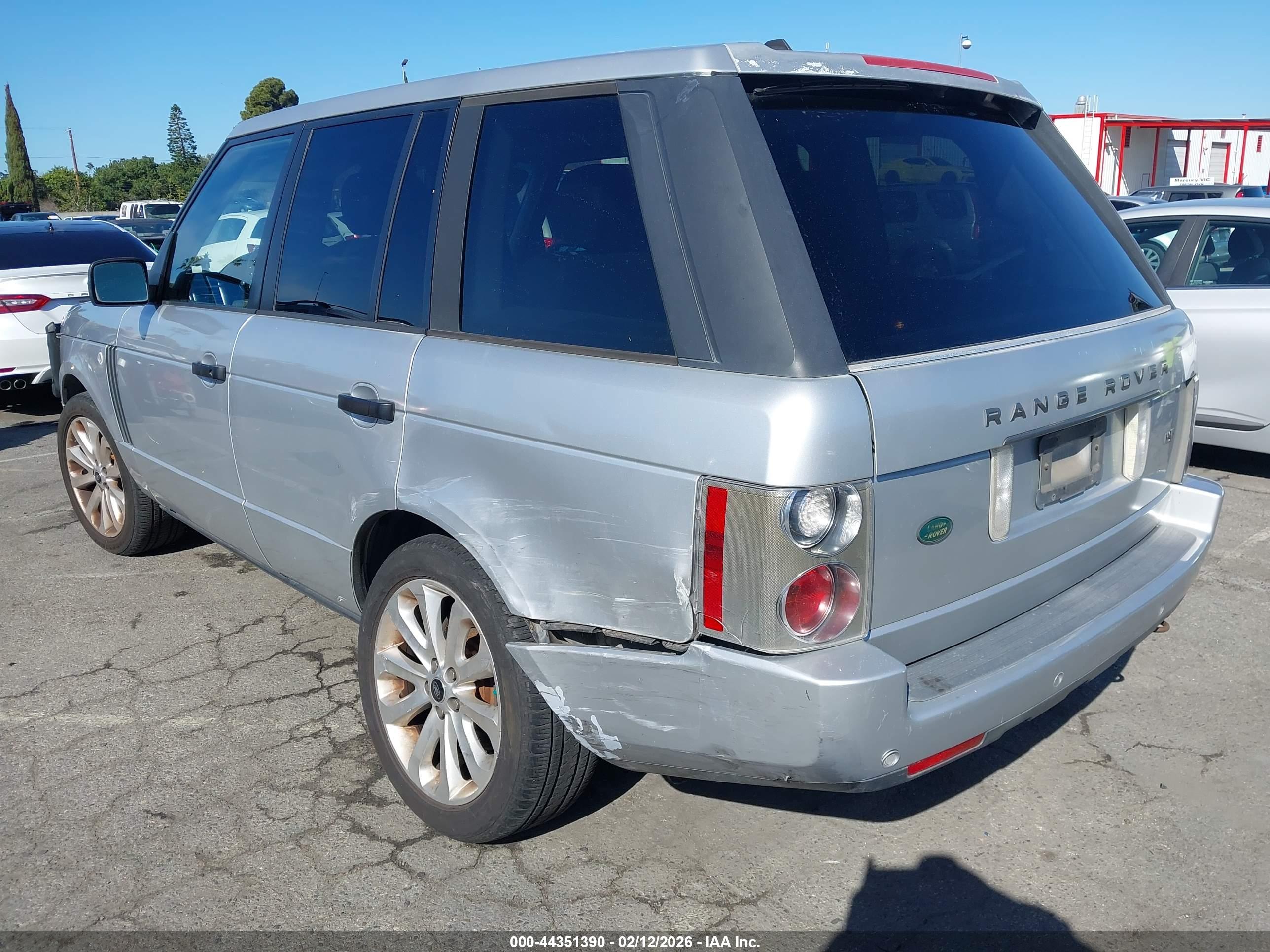 LAND ROVER image 3