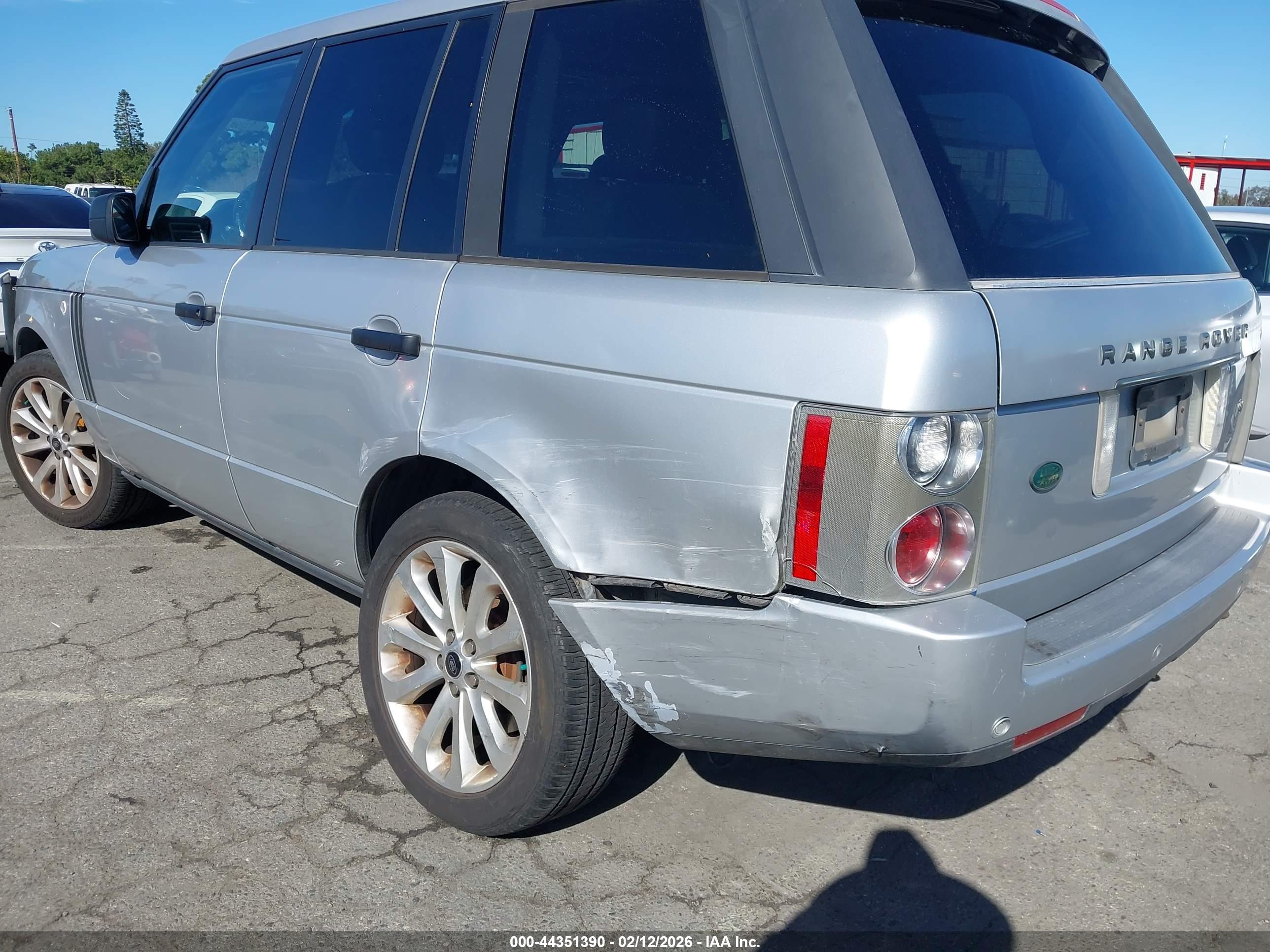 LAND ROVER image 6