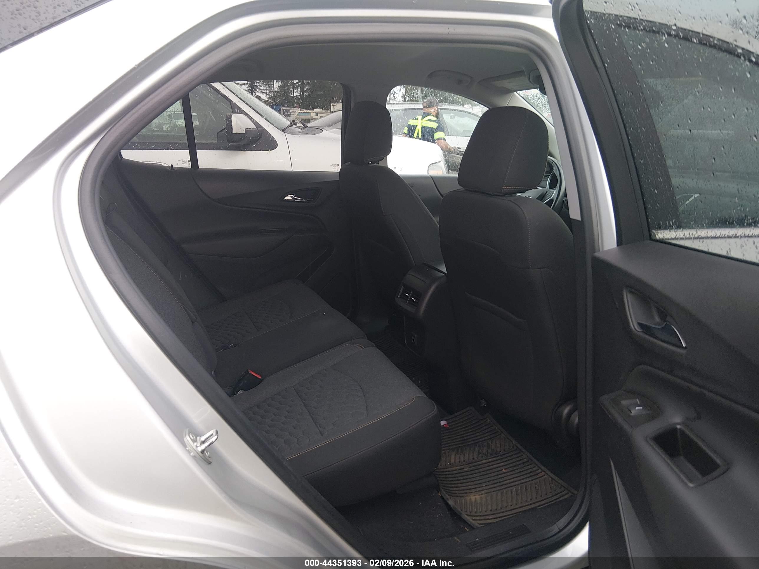 CHEVROLET EQUINOX image 8