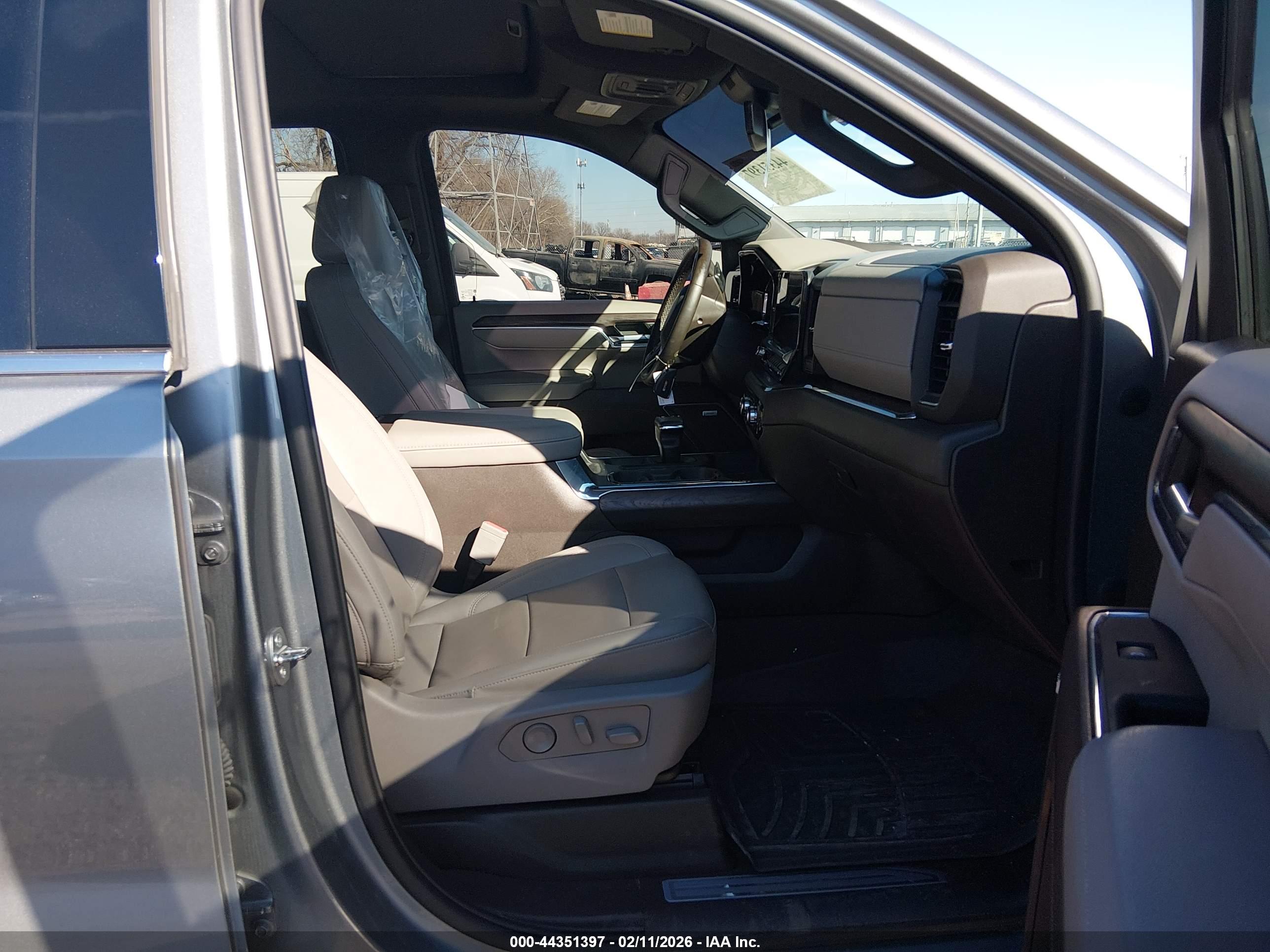 GMC SIERRA image 5