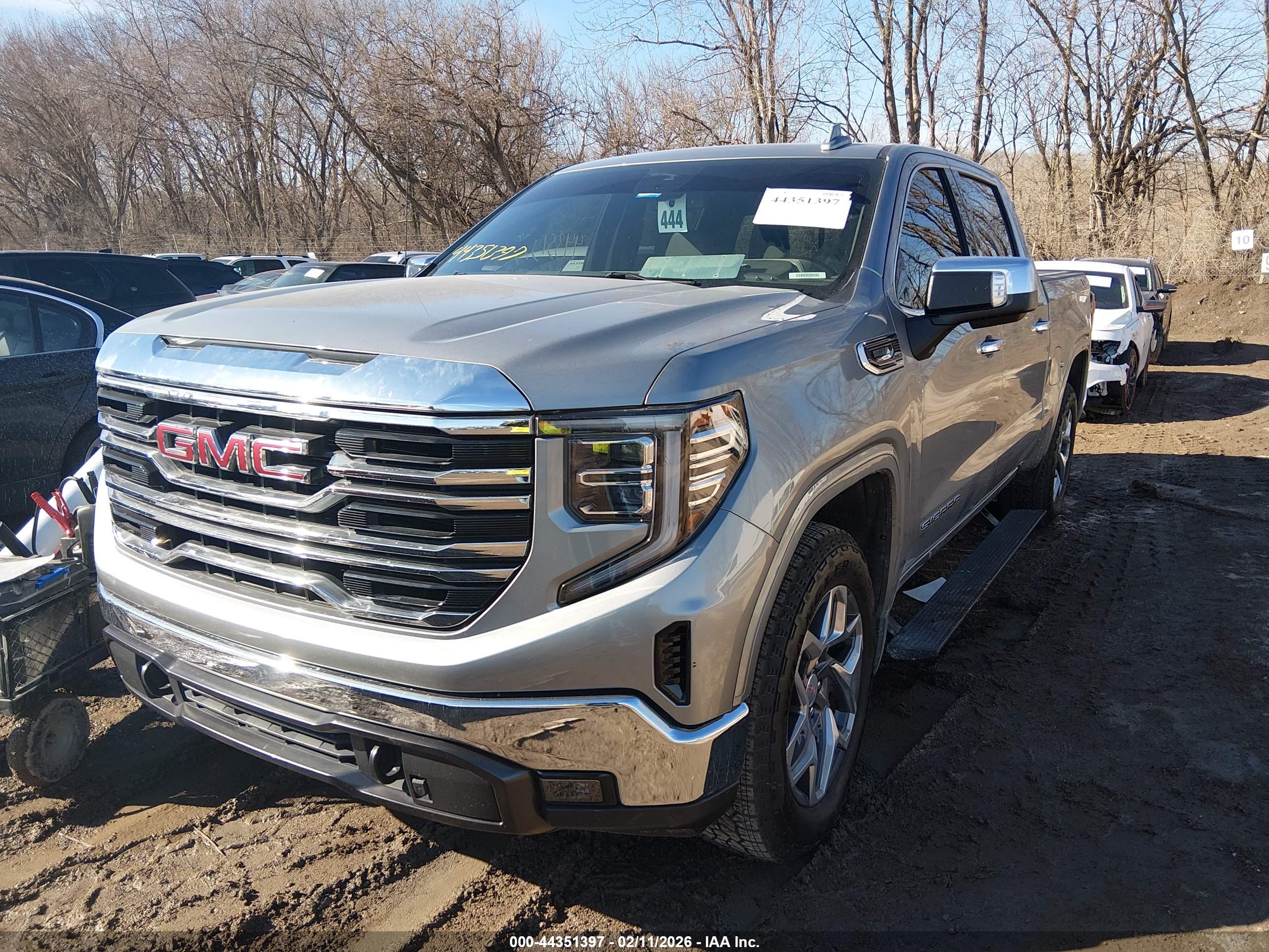 GMC SIERRA image 6
