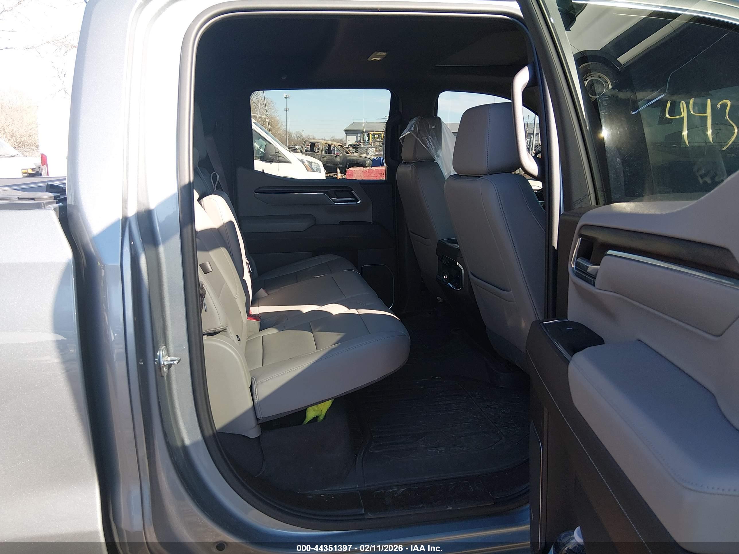 GMC SIERRA image 8