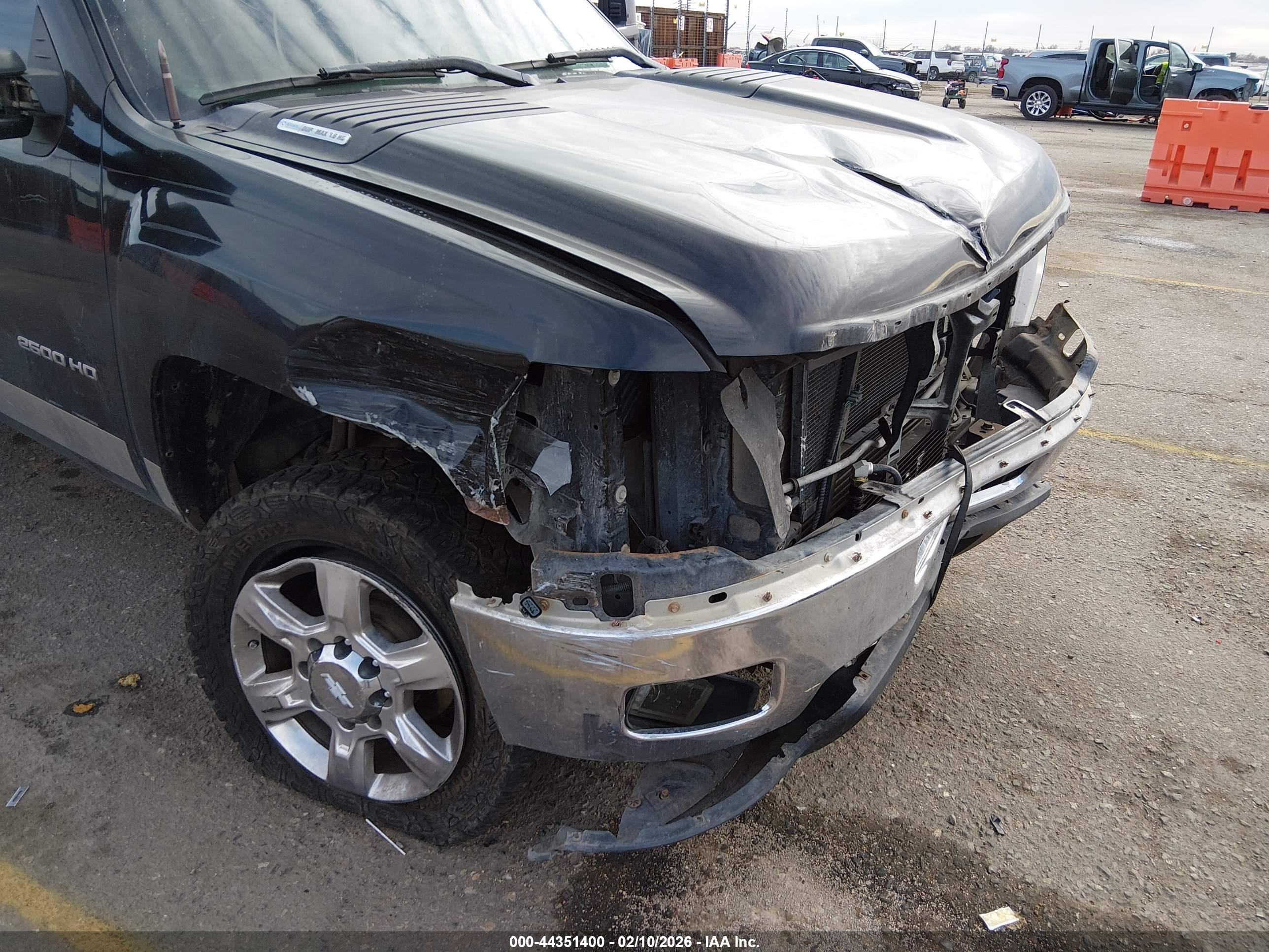 CHEVROLET SILVERADO image 6