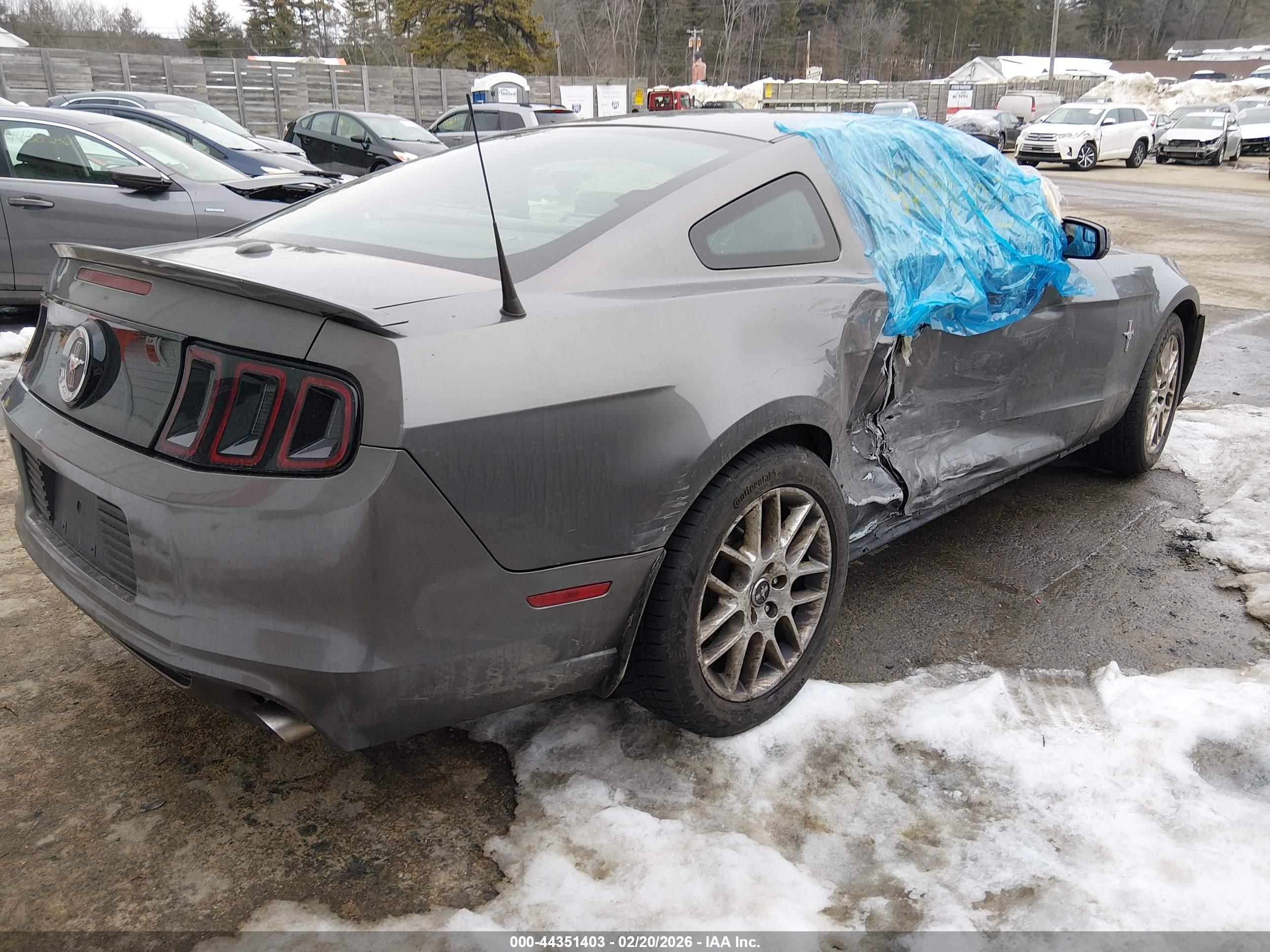 FORD MUSTANG image 4