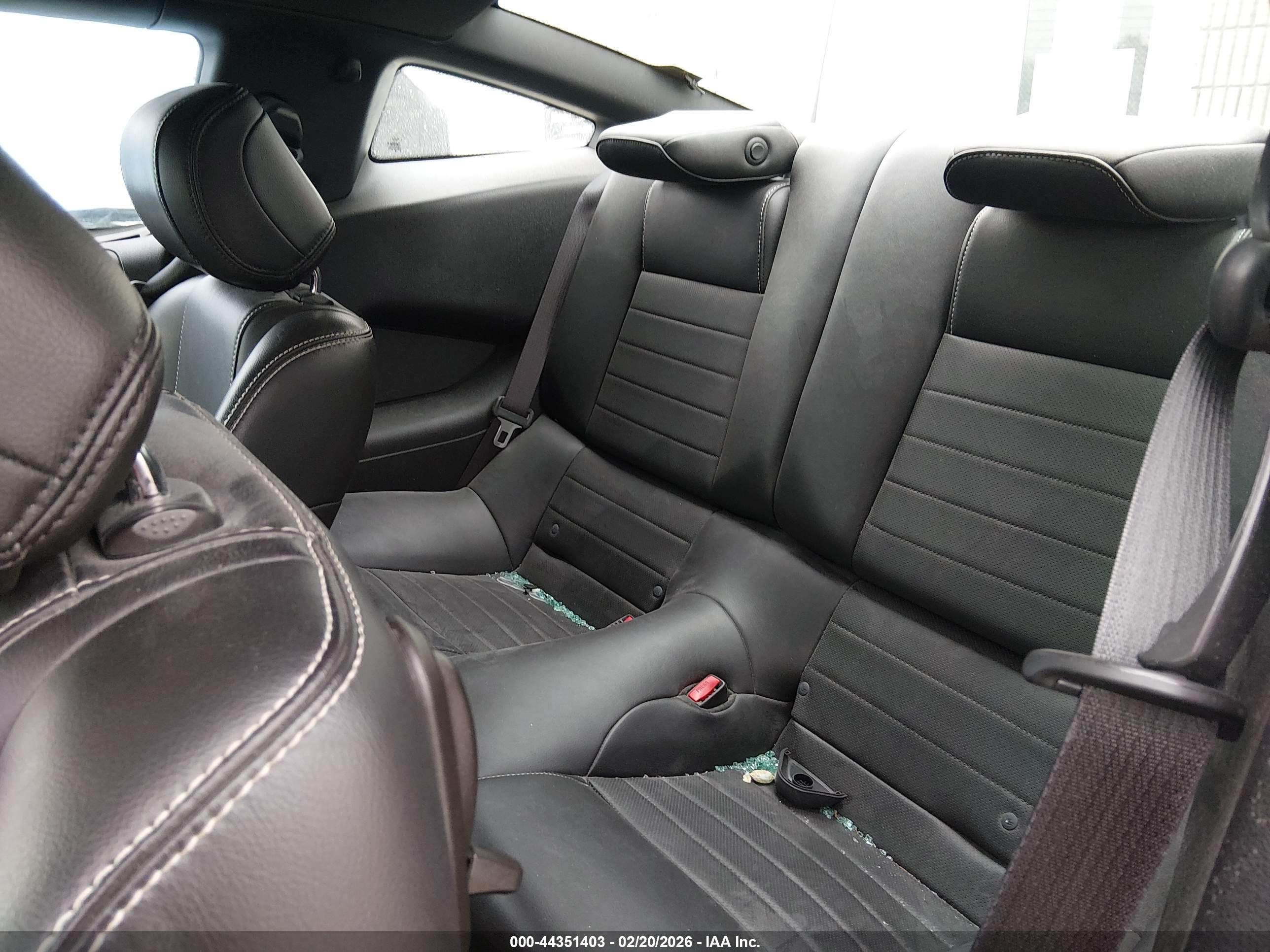 FORD MUSTANG image 8