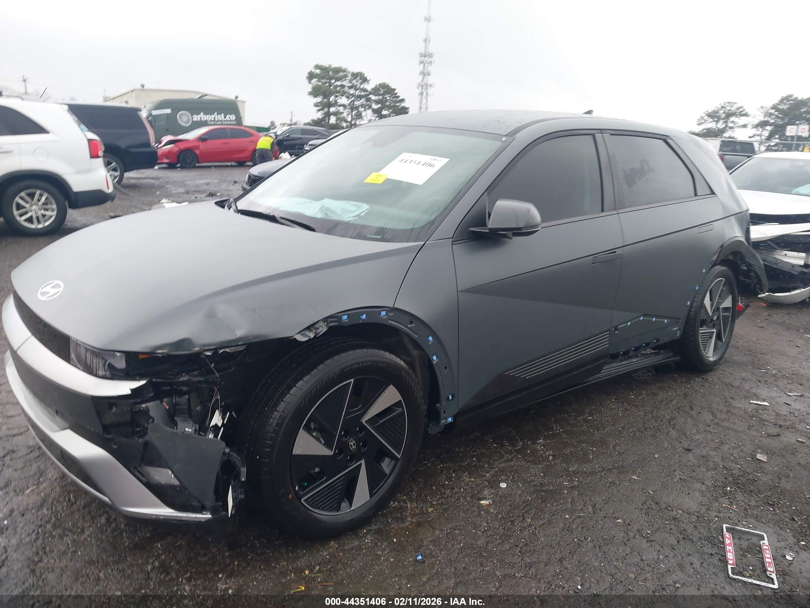 HYUNDAI IONIQ image 2