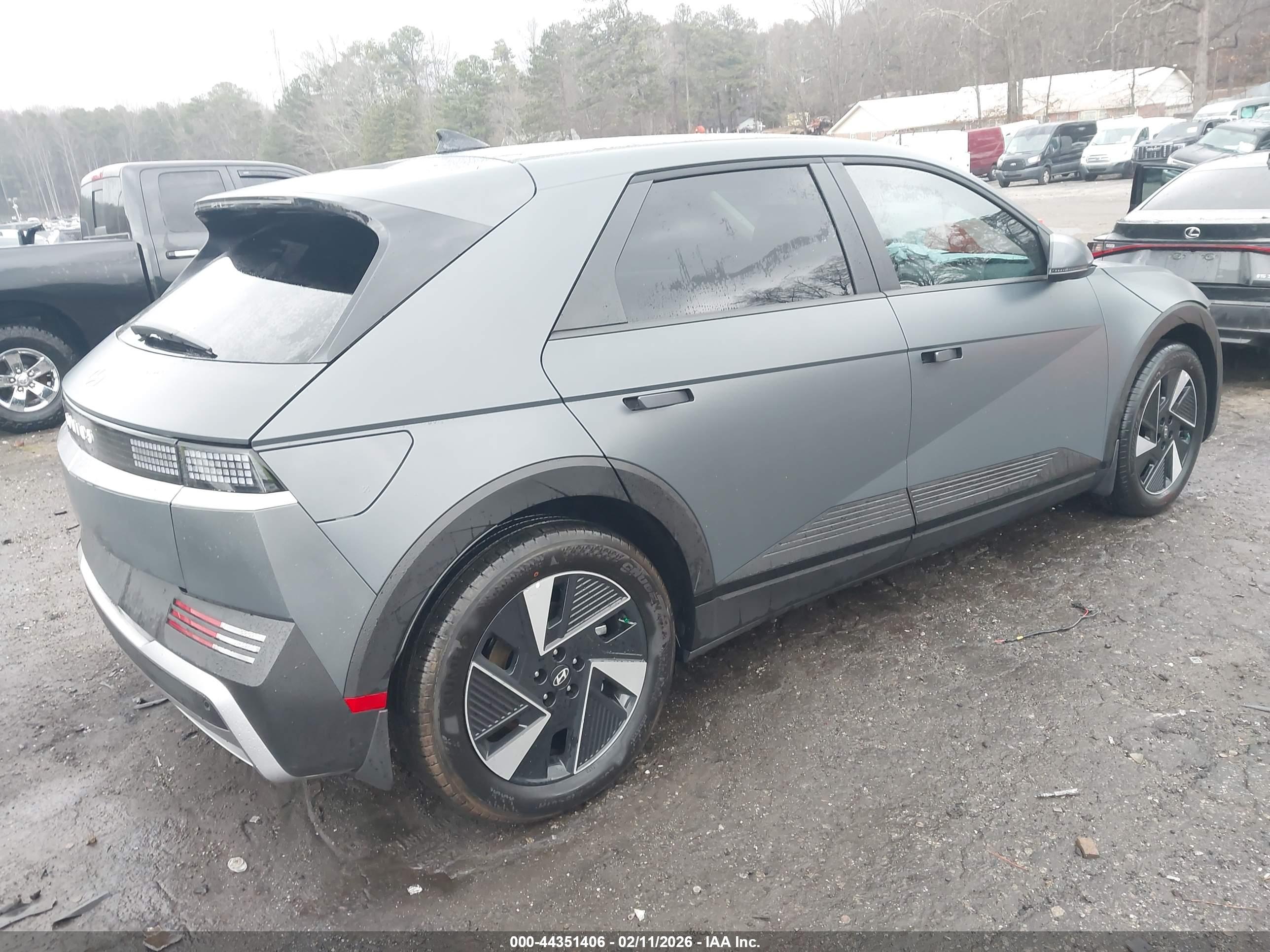 HYUNDAI IONIQ image 4
