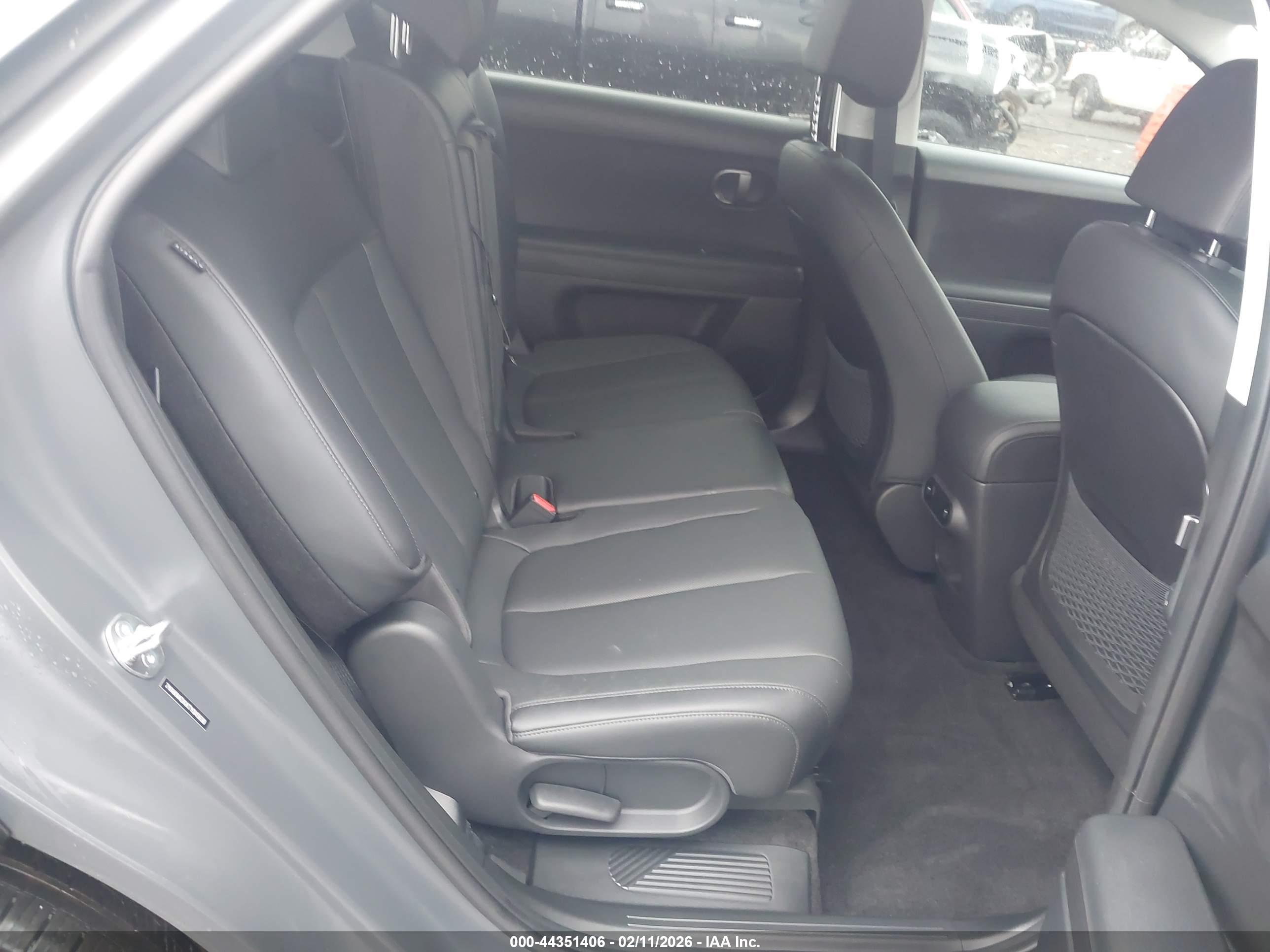 HYUNDAI IONIQ image 8