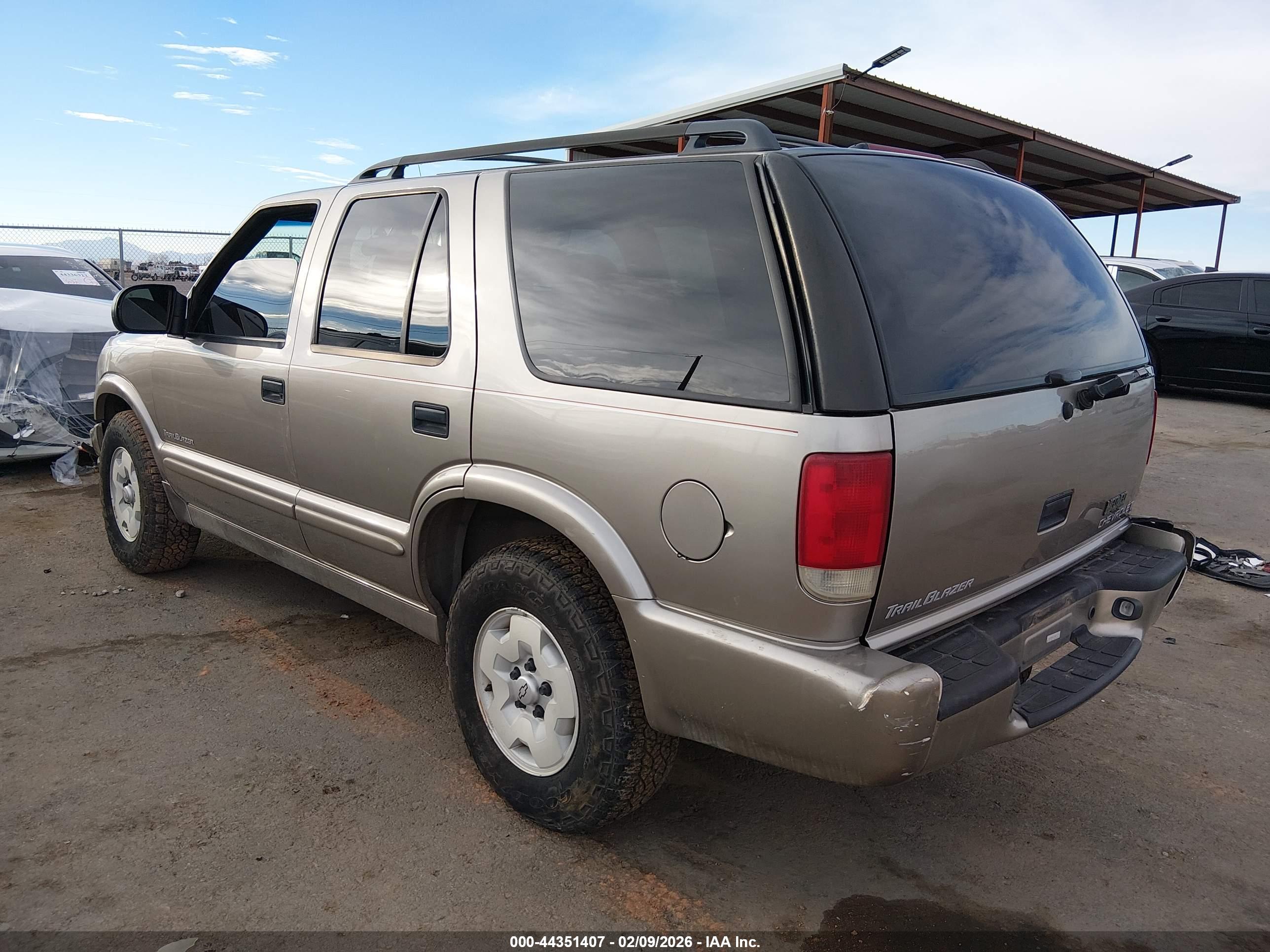 CHEVROLET BLAZER image 3