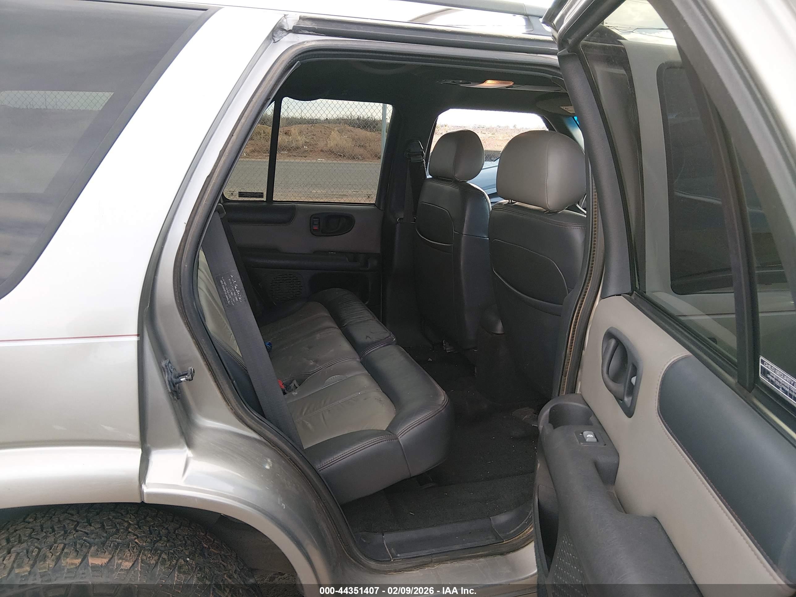 CHEVROLET BLAZER image 8