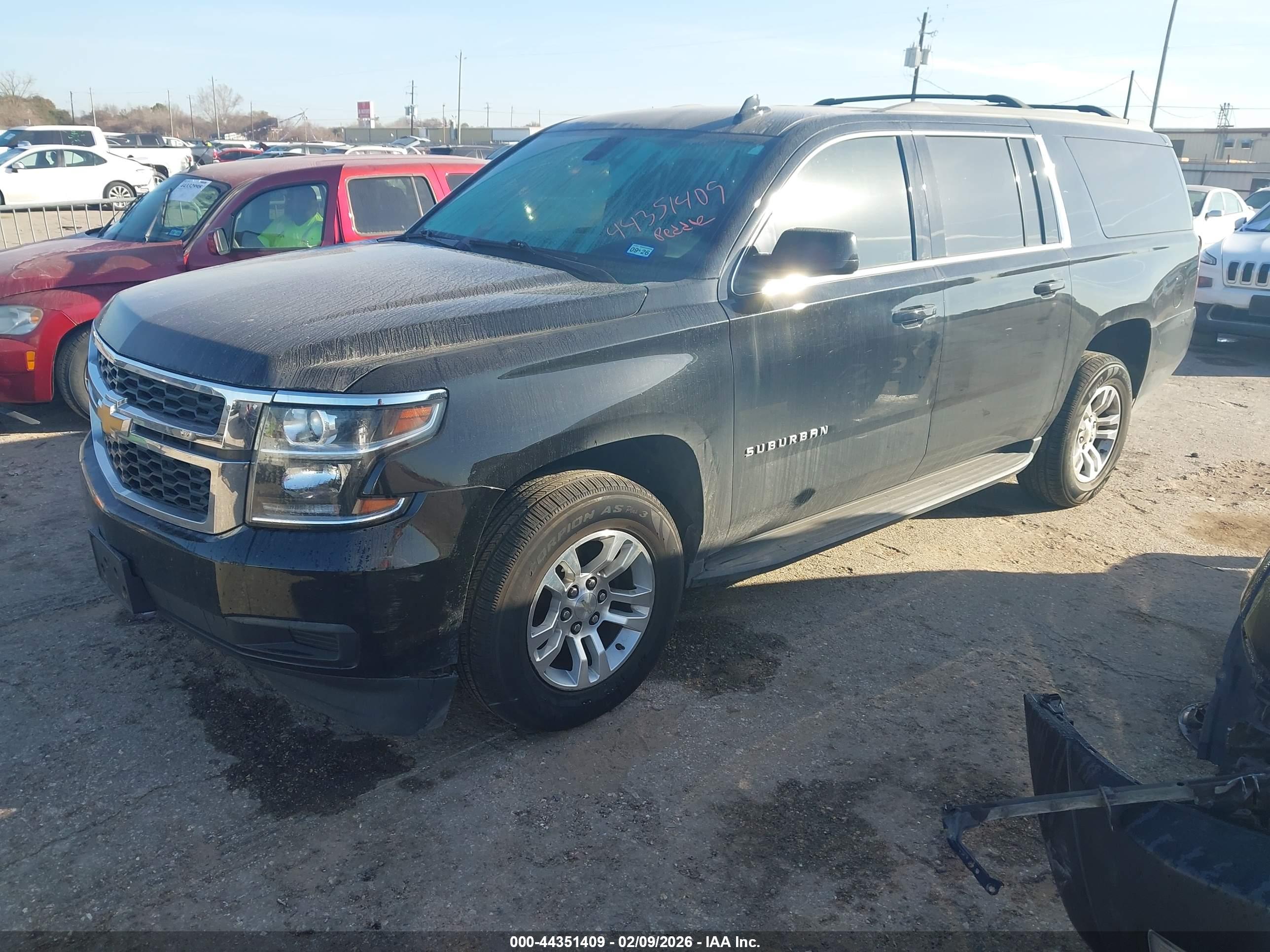 CHEVROLET SUBURBAN image 2