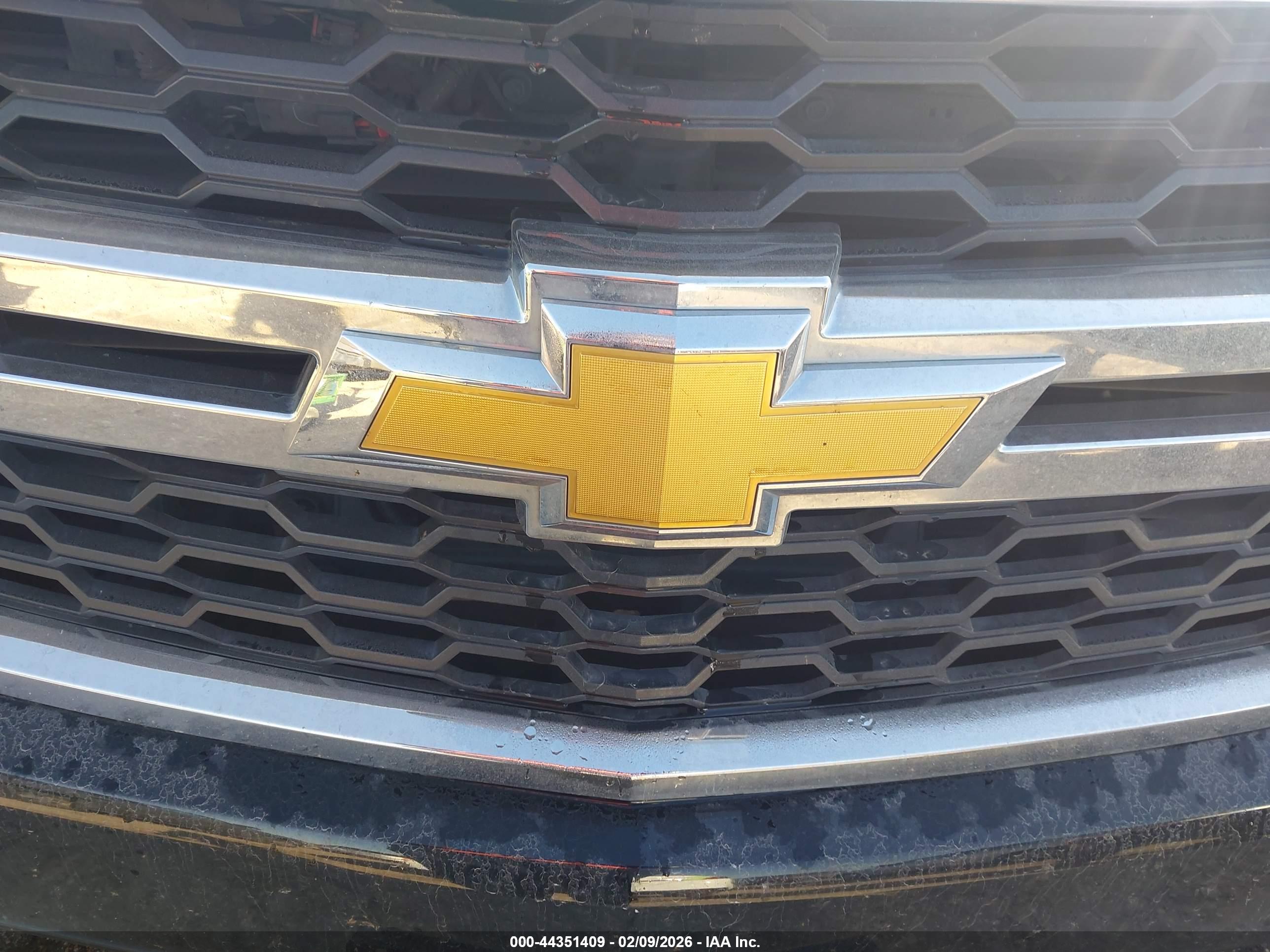CHEVROLET SUBURBAN image 6