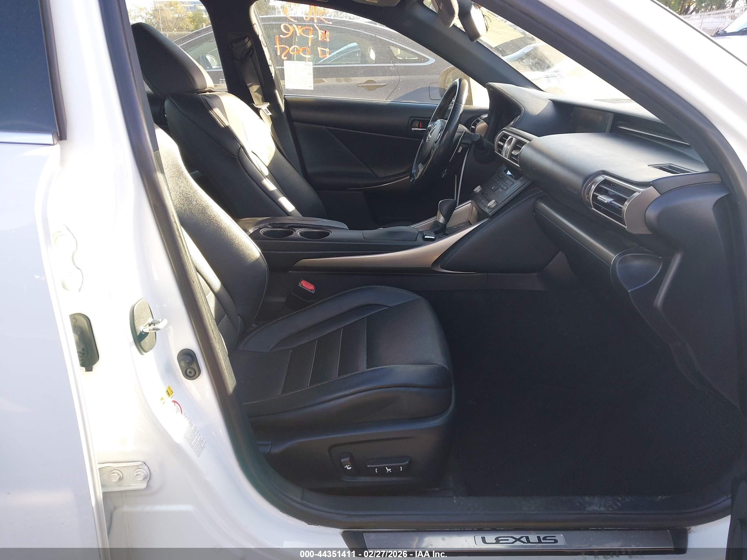 LEXUS IS image 5