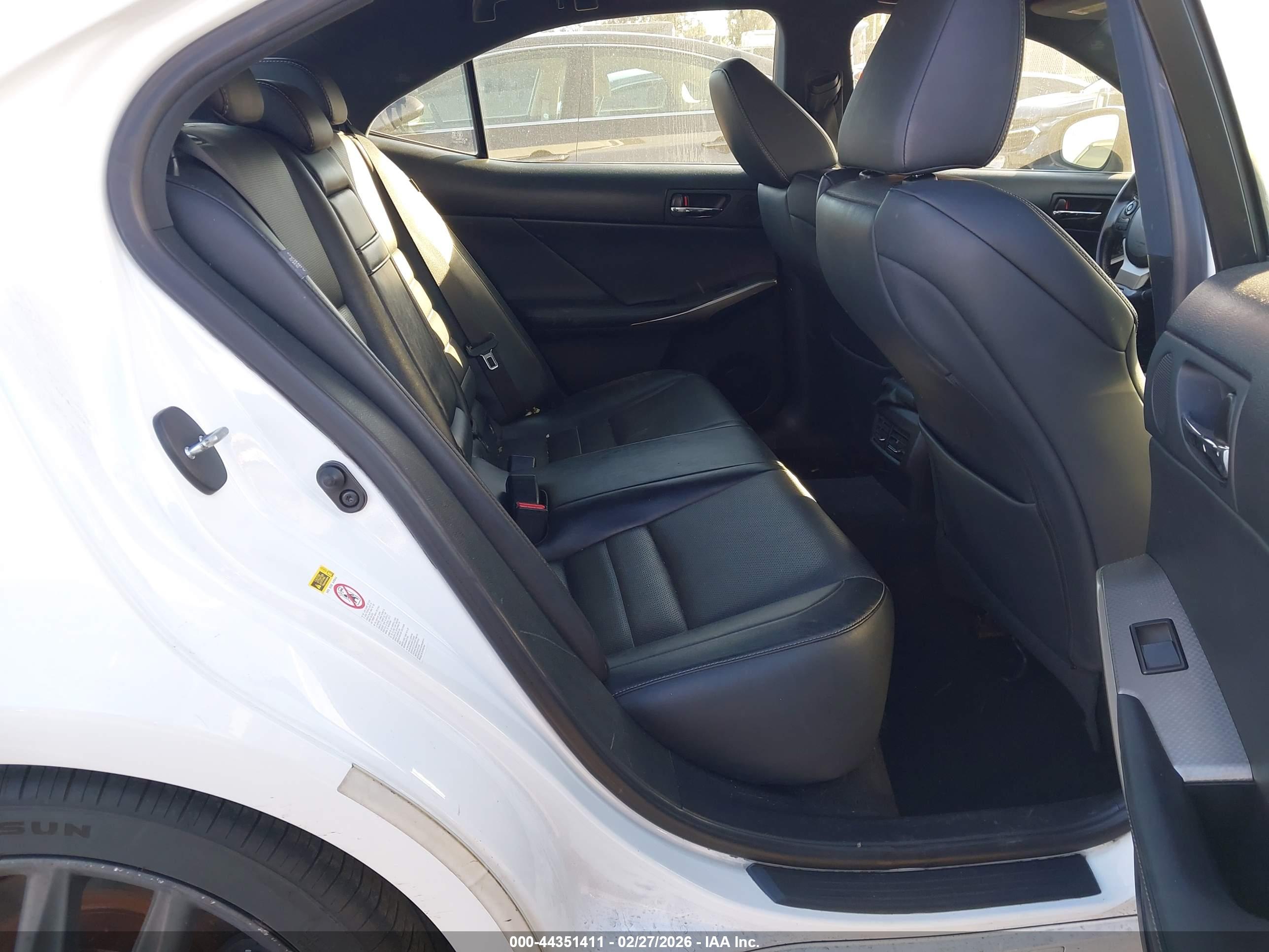 LEXUS IS image 8