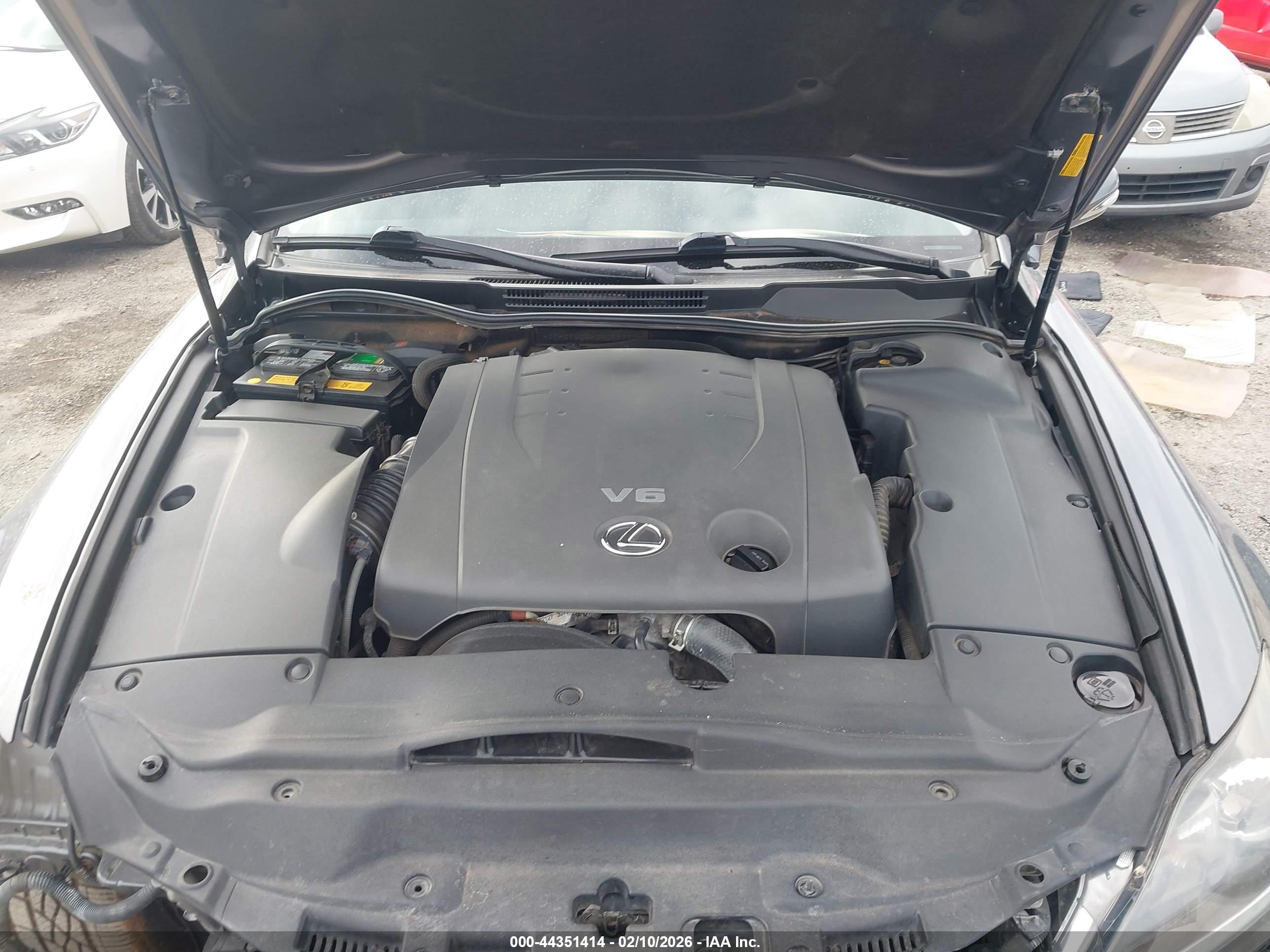 LEXUS IS image 10