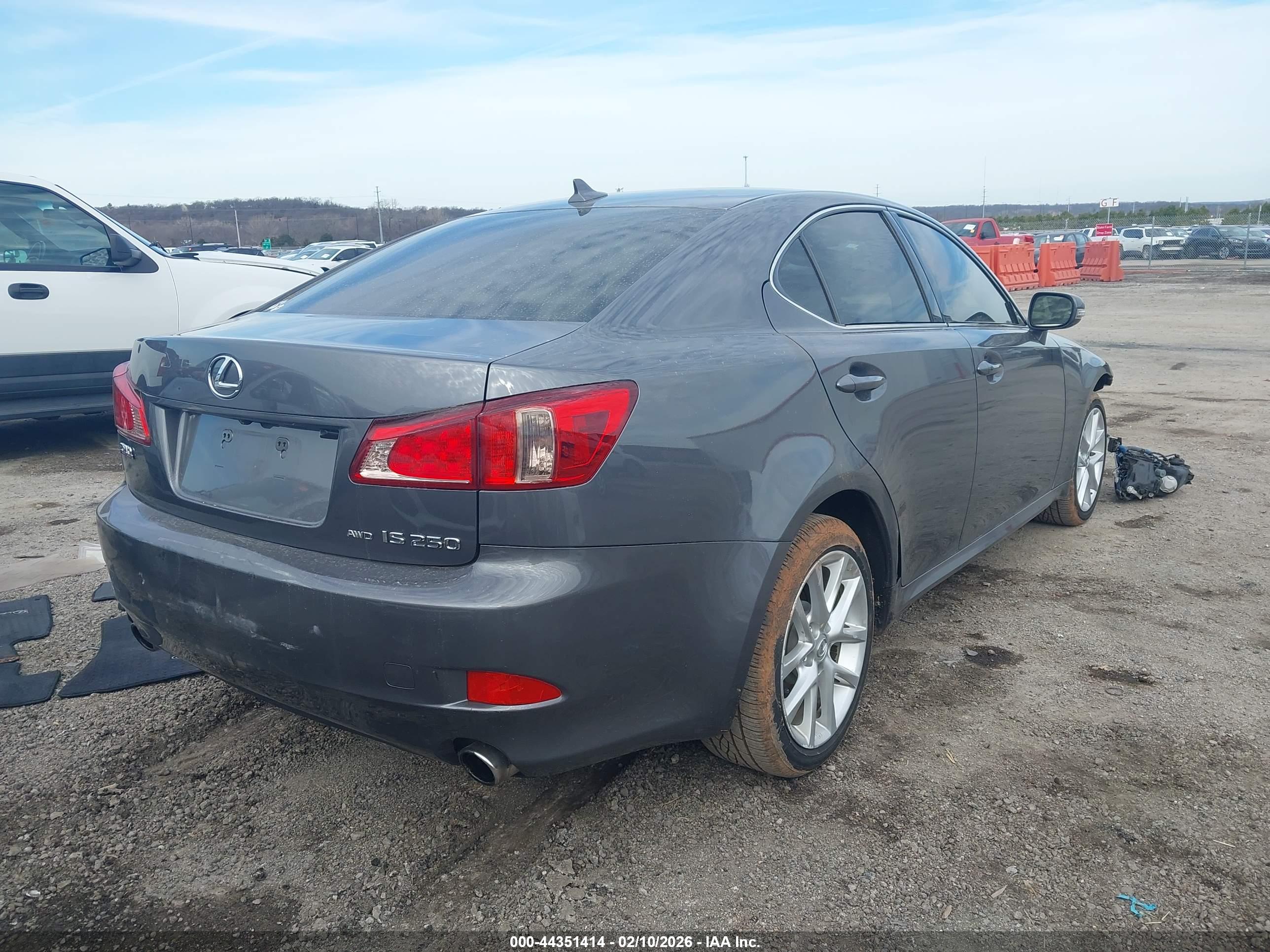 LEXUS IS image 4