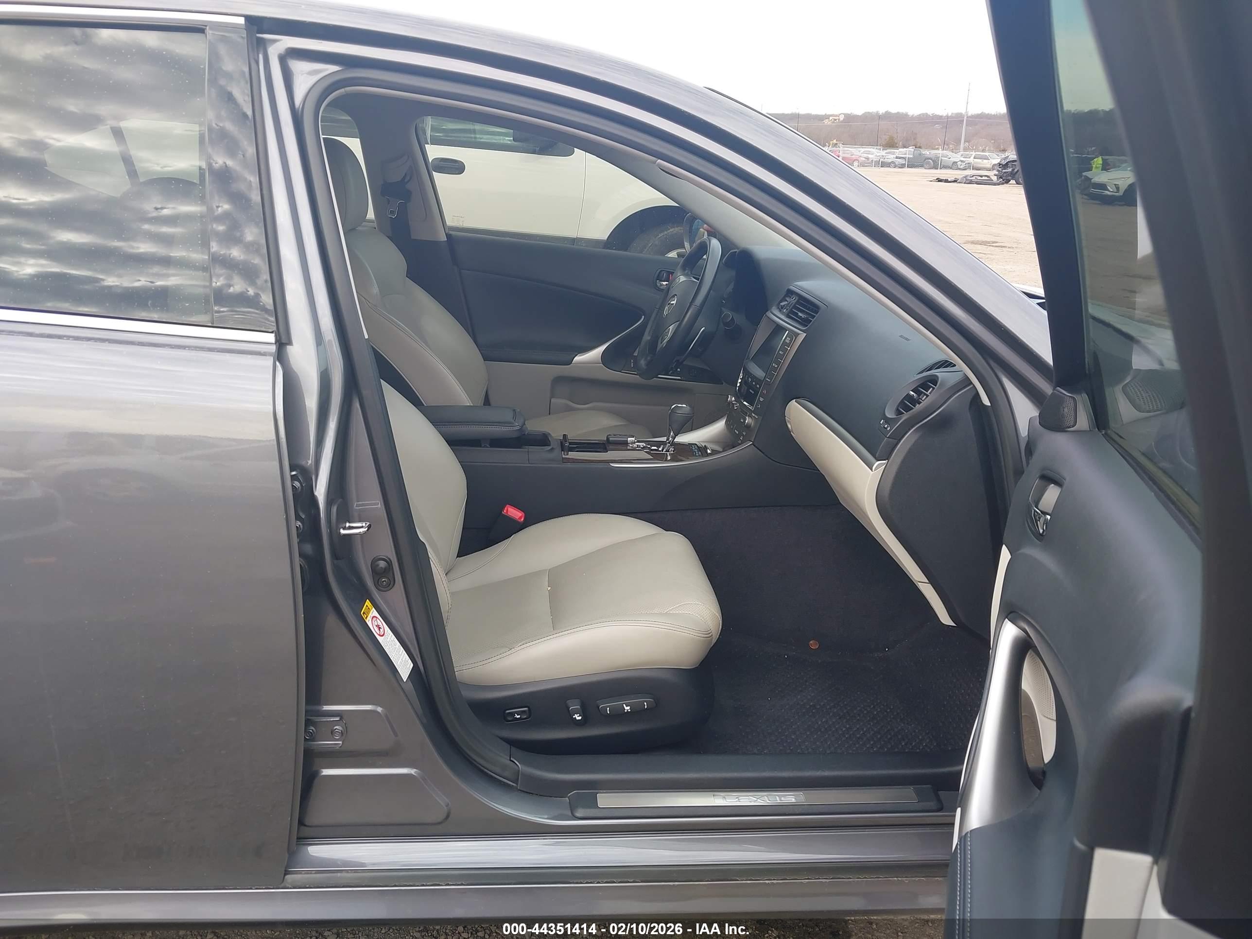 LEXUS IS image 5