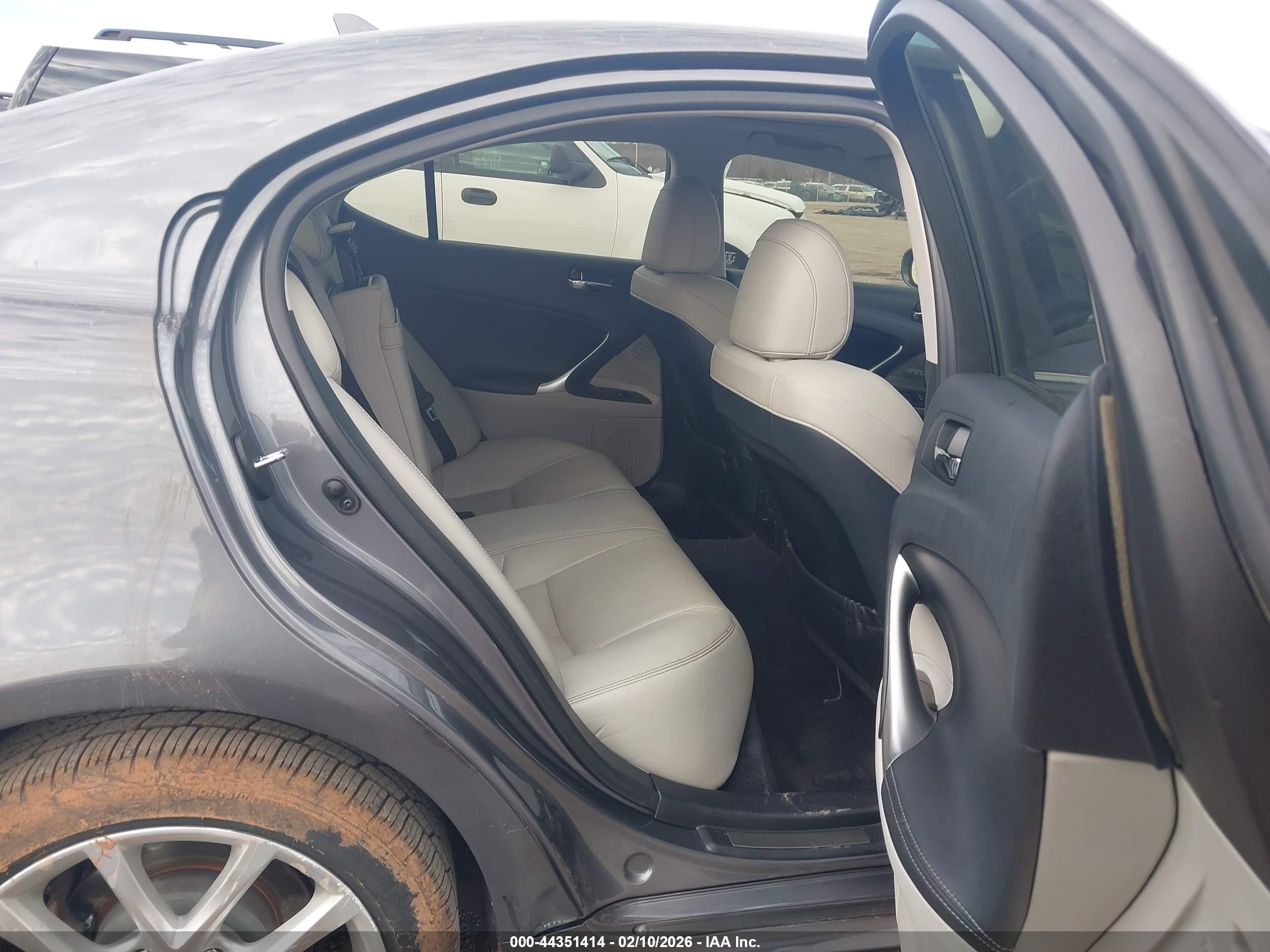 LEXUS IS image 8