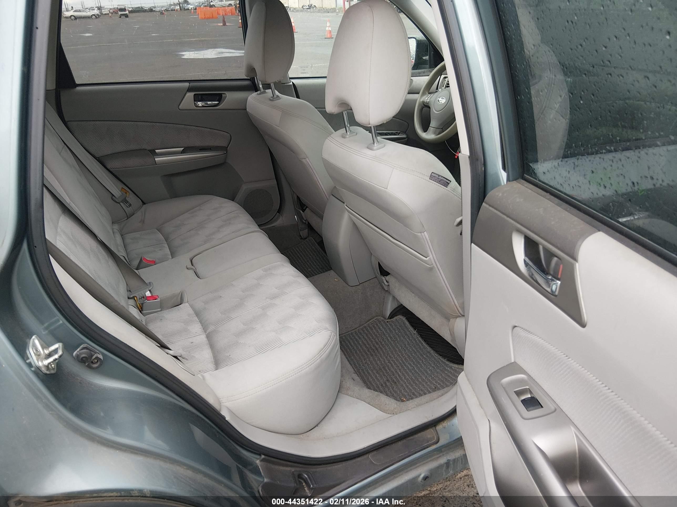 SUBARU FORESTER image 8