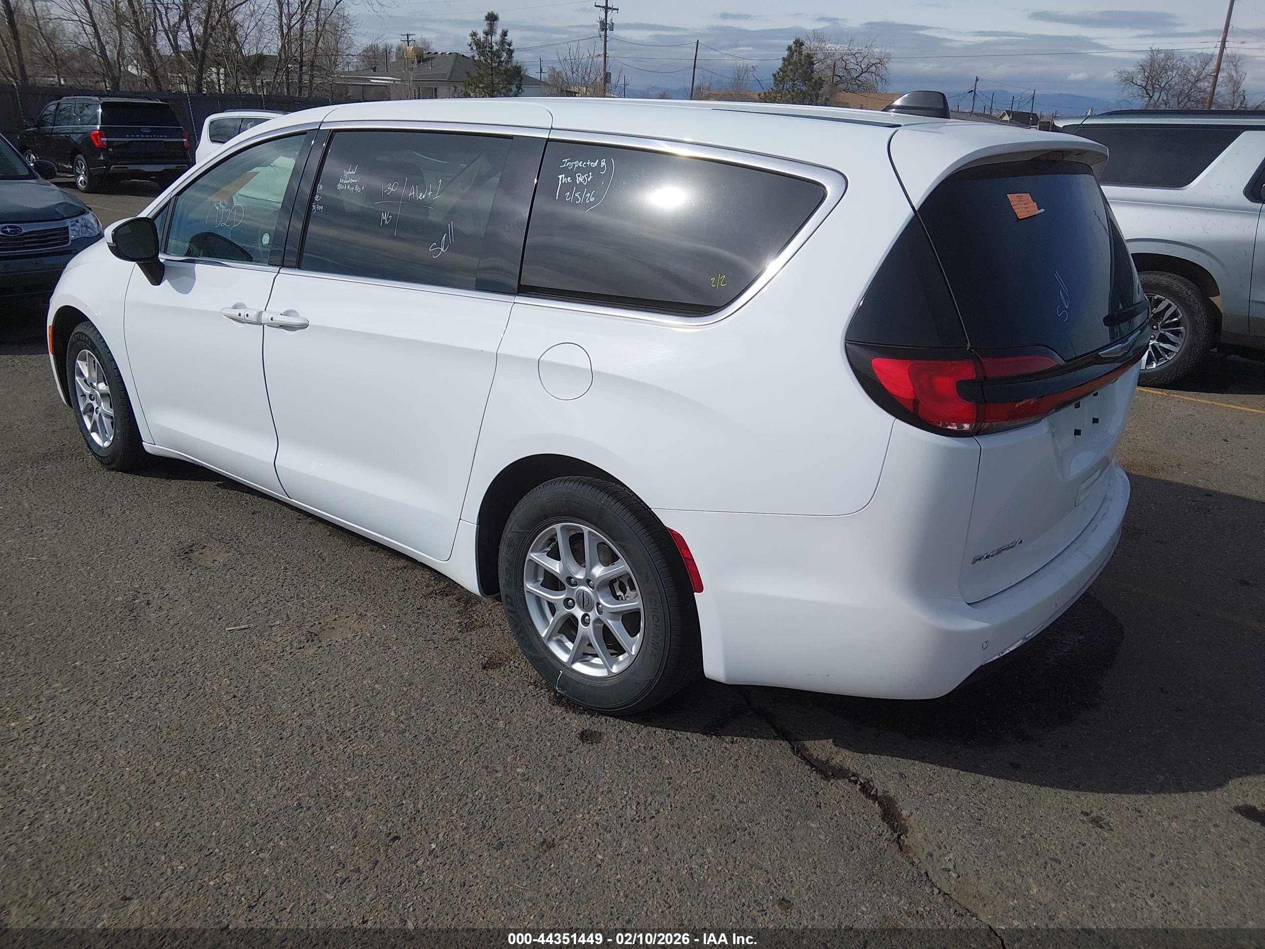 CHRYSLER PACIFICA image 3