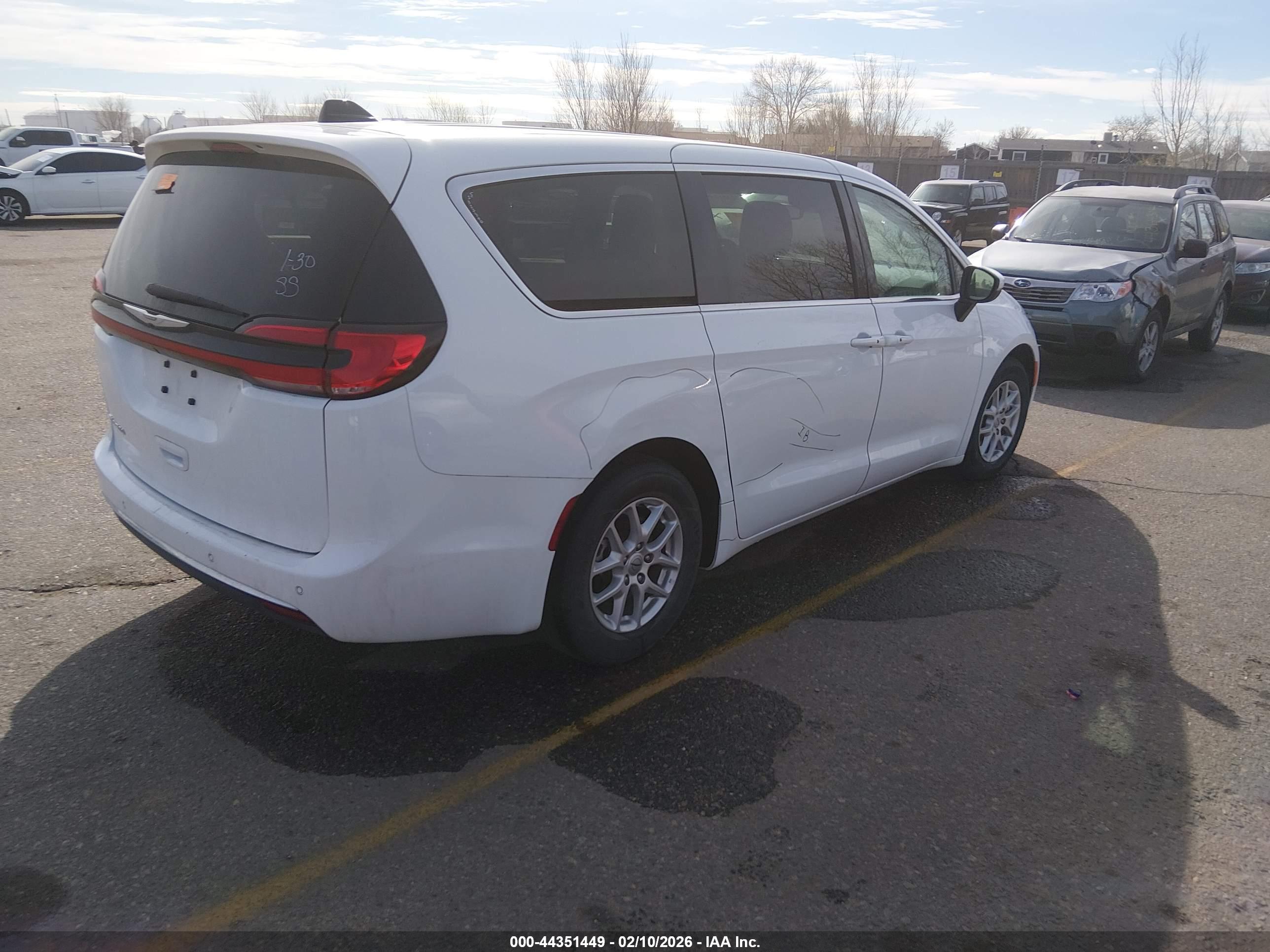 CHRYSLER PACIFICA image 4