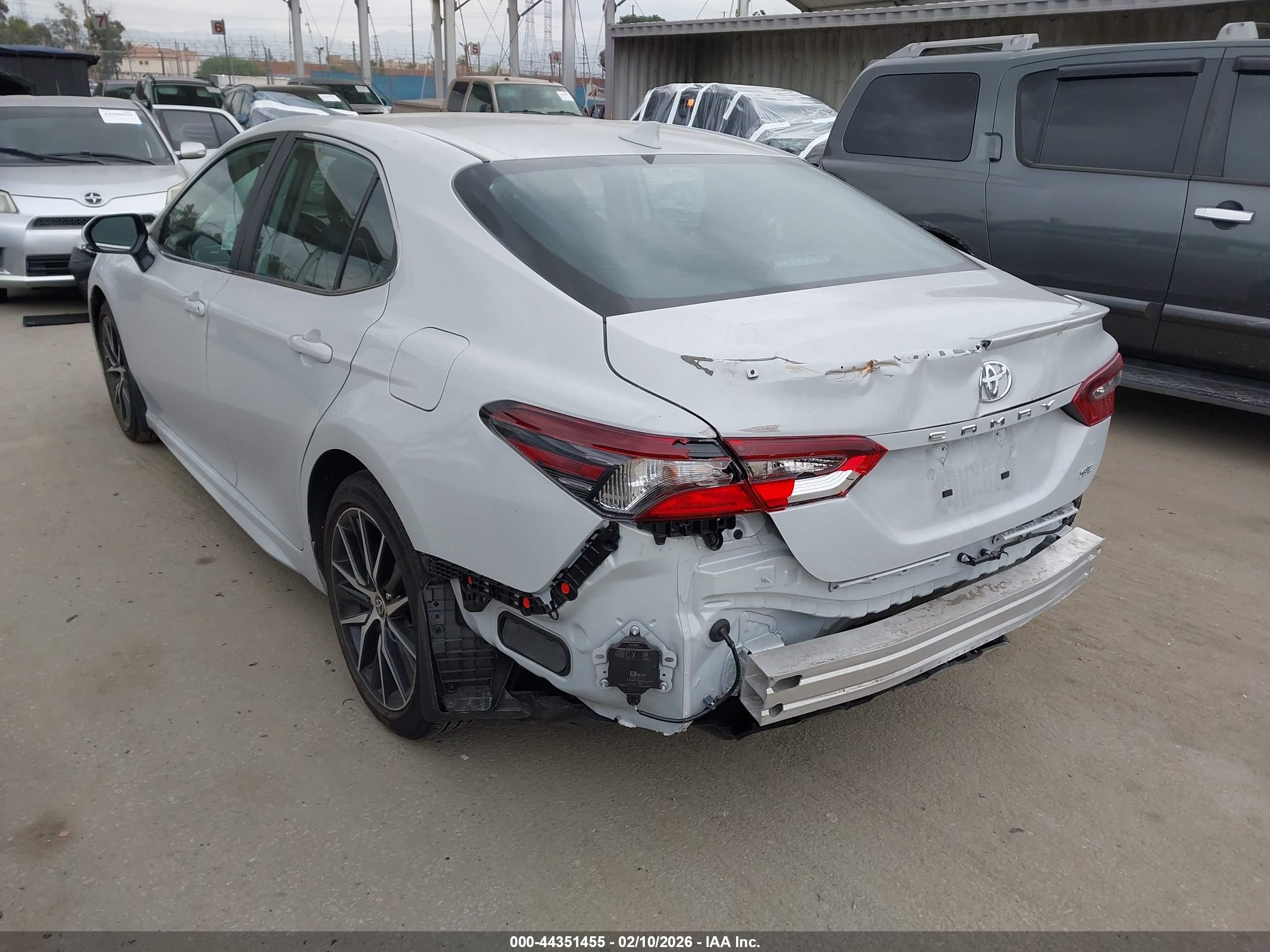 TOYOTA CAMRY image 3