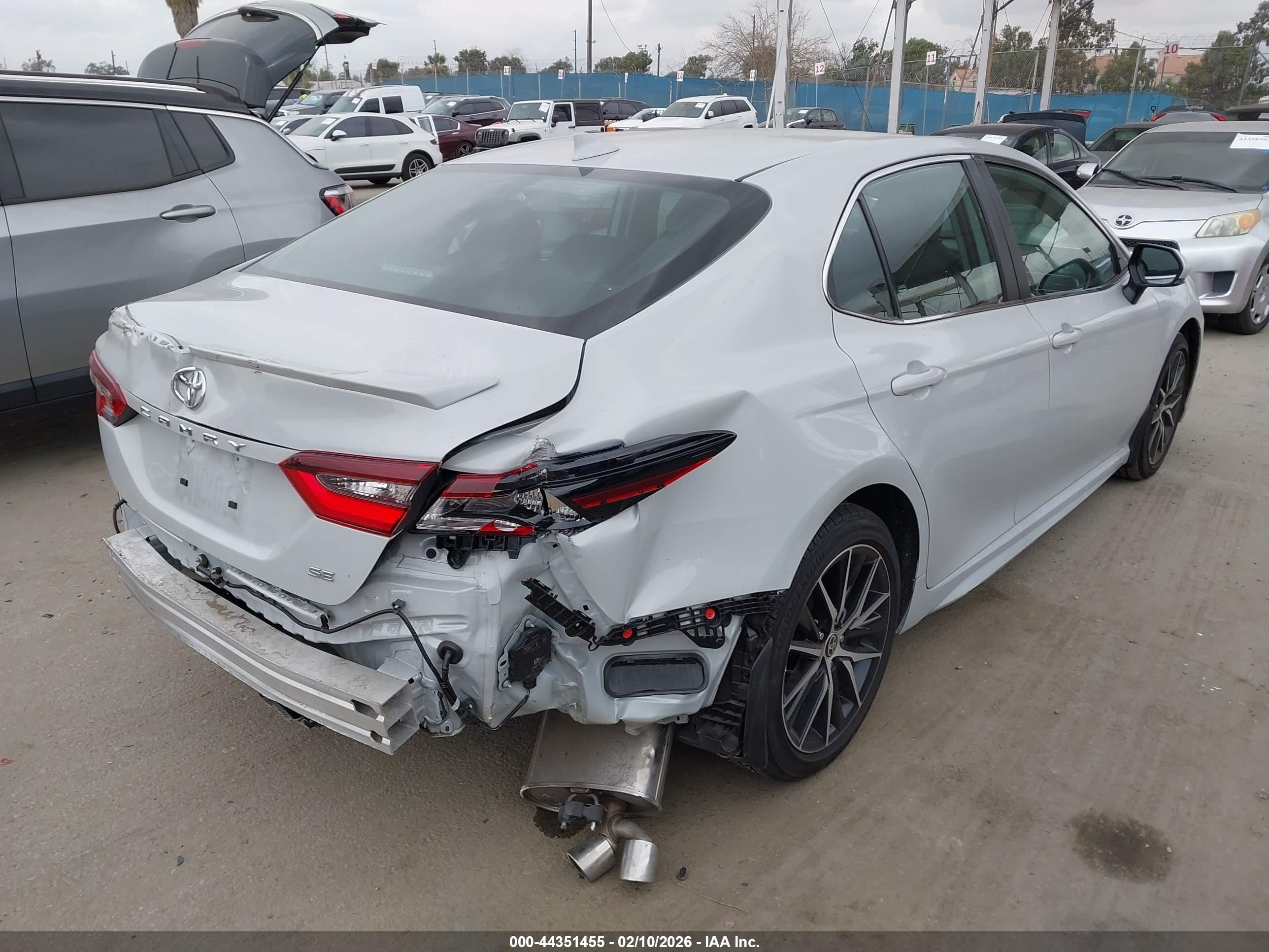 TOYOTA CAMRY image 4