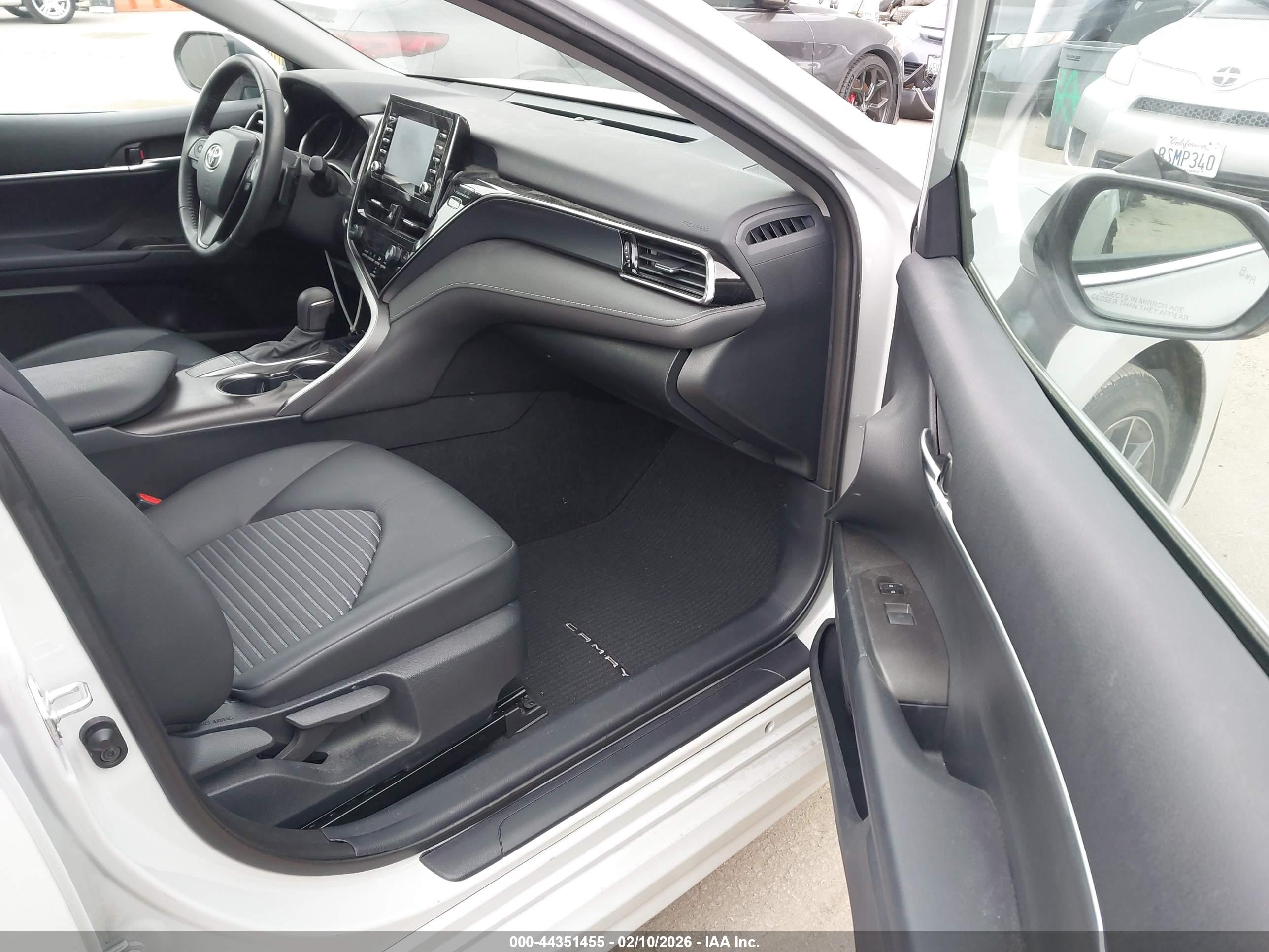 TOYOTA CAMRY image 5