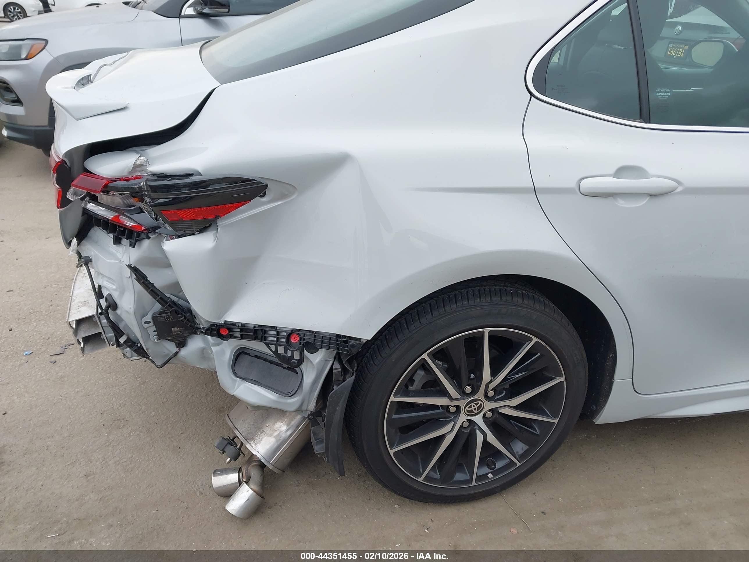 TOYOTA CAMRY image 6