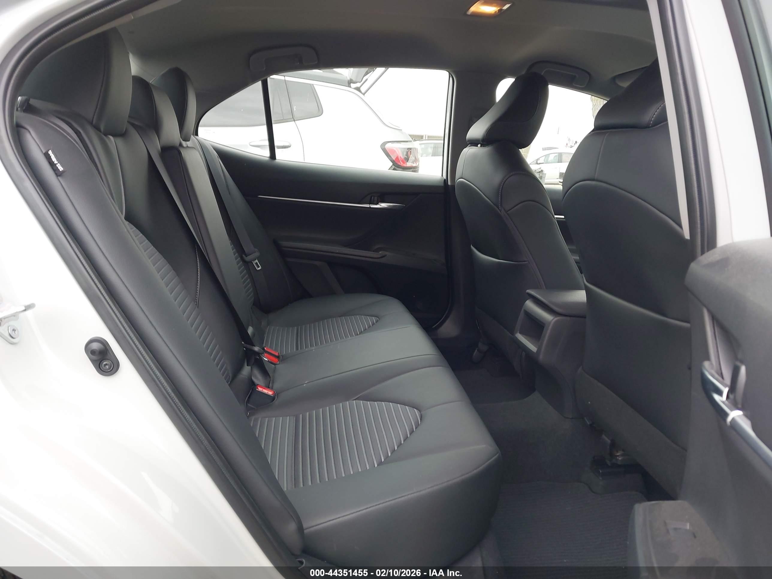 TOYOTA CAMRY image 8