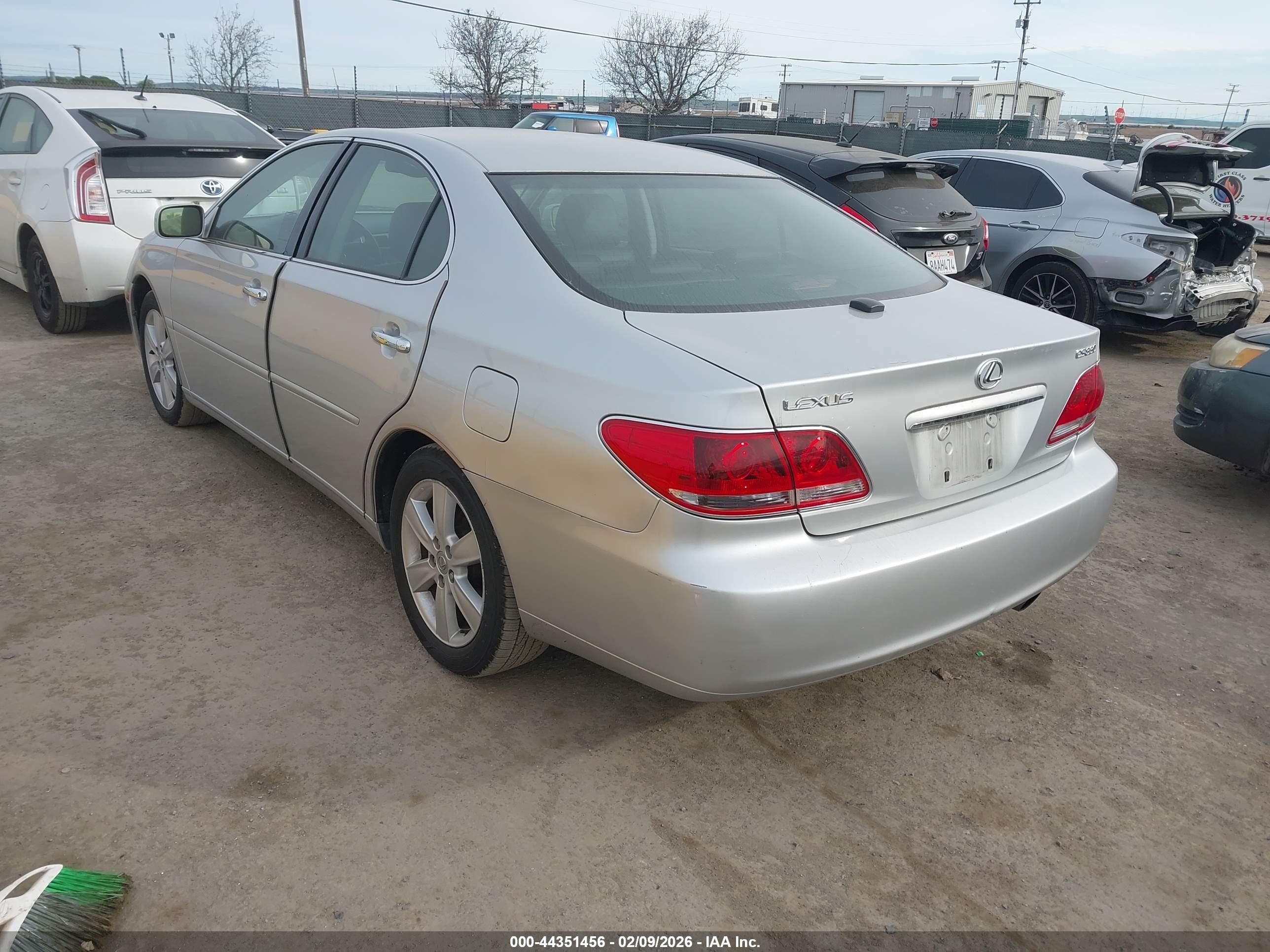 LEXUS ES image 3