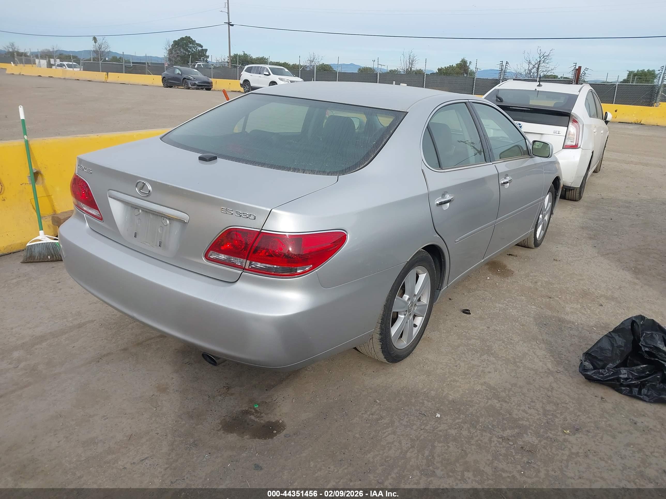 LEXUS ES image 4