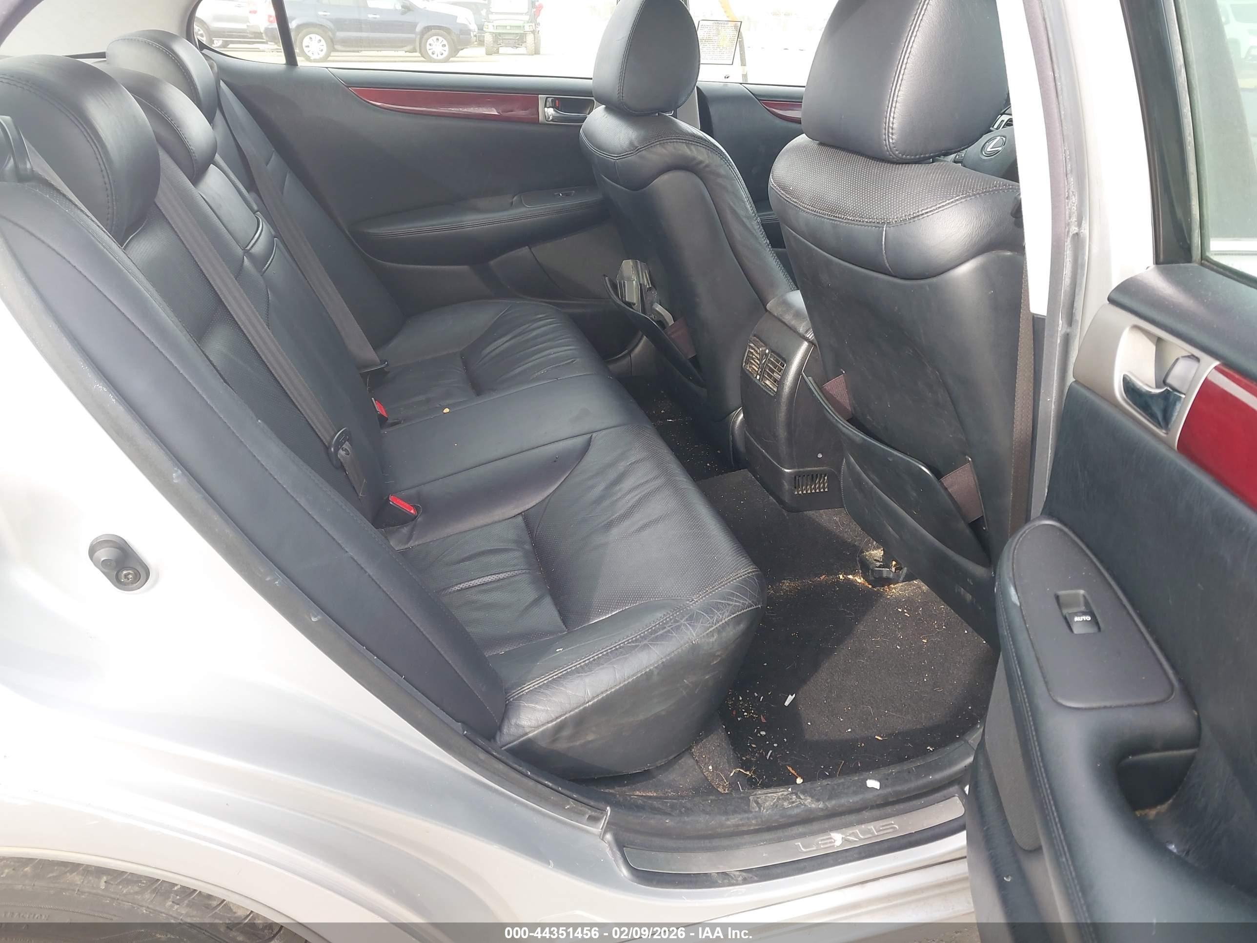 LEXUS ES image 8